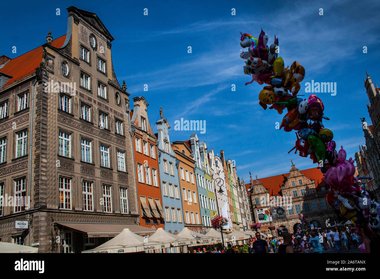 Danzig, Pommern/Polen - 23. August 2019: Alte historische Häuser an der Lange Markt in Danzig, Polen Stockfoto