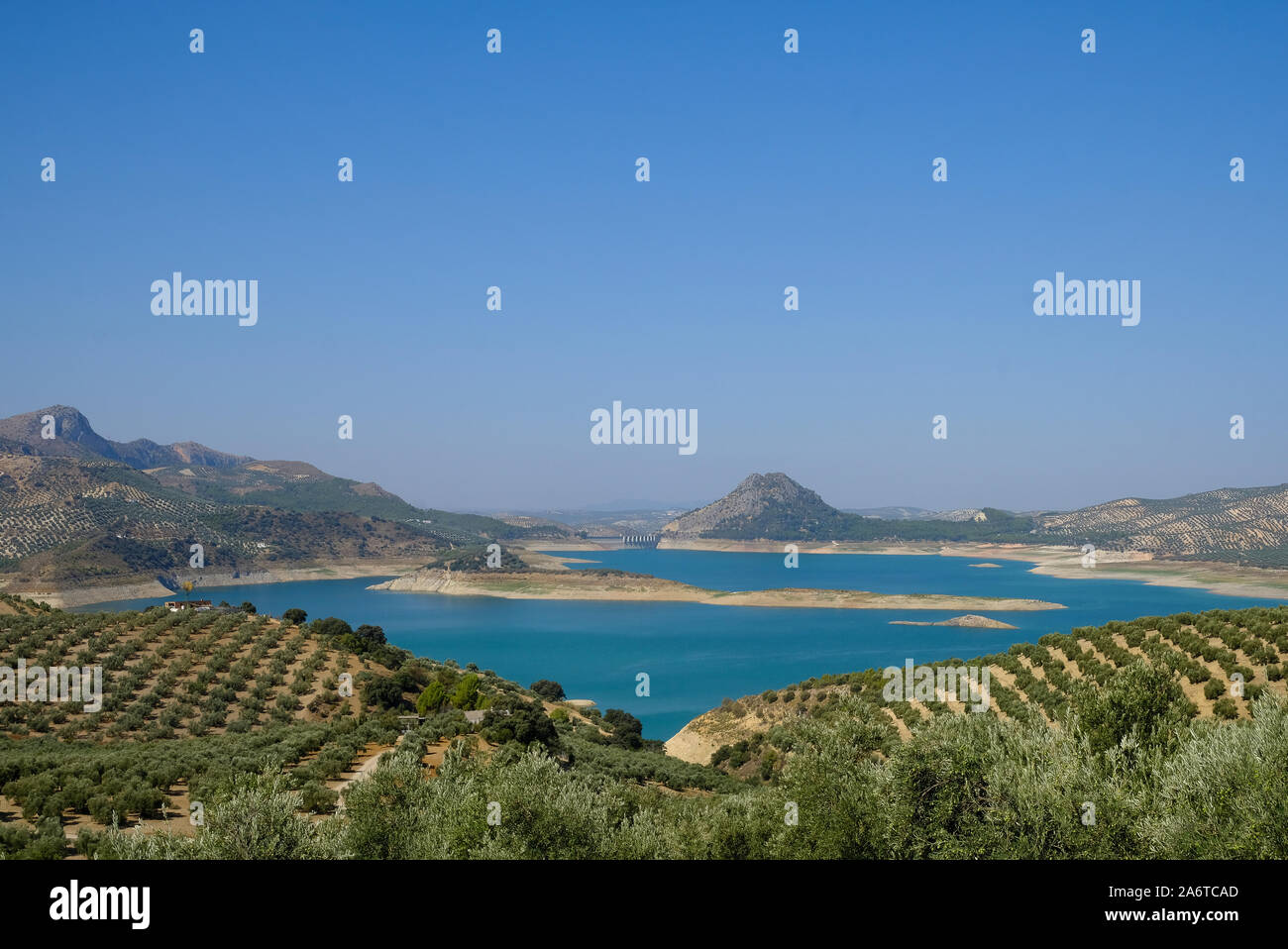 Ende Sommer niedrige Wasserstände. Iznajar Reservoir, Andalusien. Spanien Stockfoto