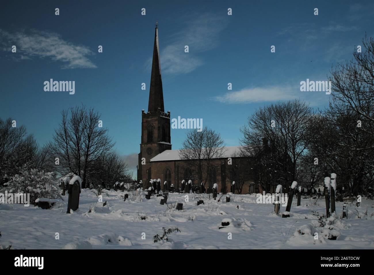 Kirche Eingeschneit im Winter. Stockfoto