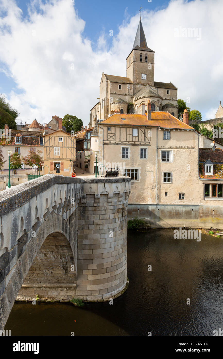Brücke über den Fluss Gartempe, Montmorillon, Frankreich Stockfoto