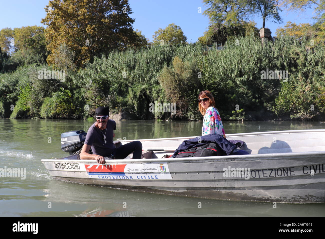 Fiume Tevere - Risalita in gommone - Roma Stockfoto