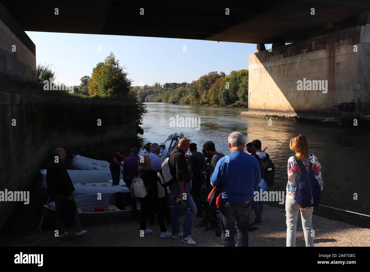 Fiume Tevere - Risalita in gommone - Roma Stockfoto