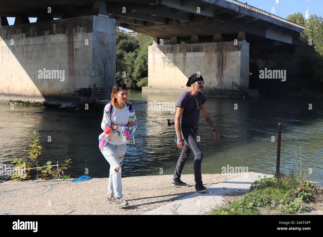 Fiume Tevere - Risalita in gommone - Roma Stockfoto