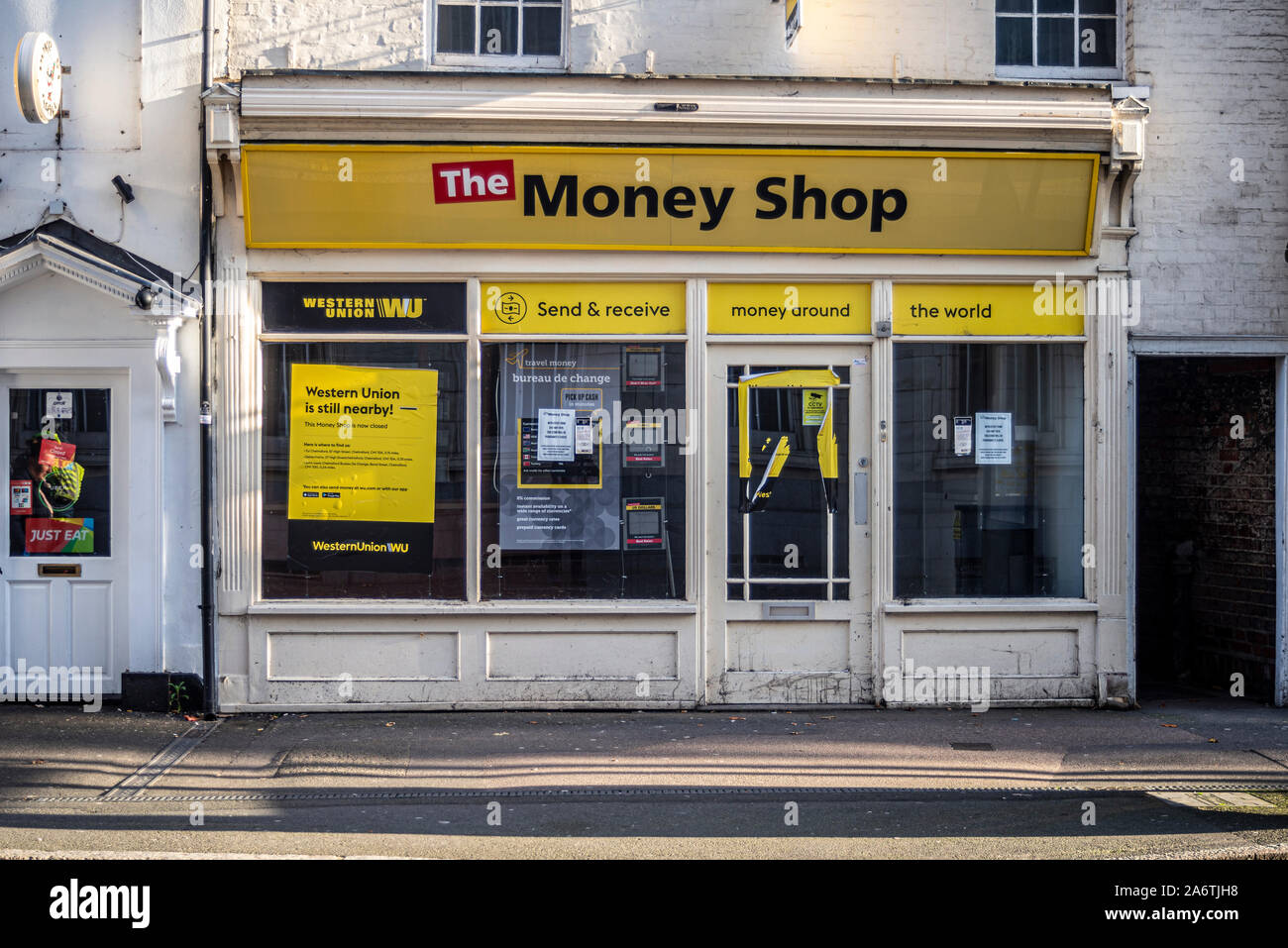 Geschlossen und verfallende Das Geld Shop, in Chelmsford, Essex. Shop vor. Darlehen und Finanzierungen, Pfandleiher, Scheckeinlösung, Scheckeinlösung Stockfoto