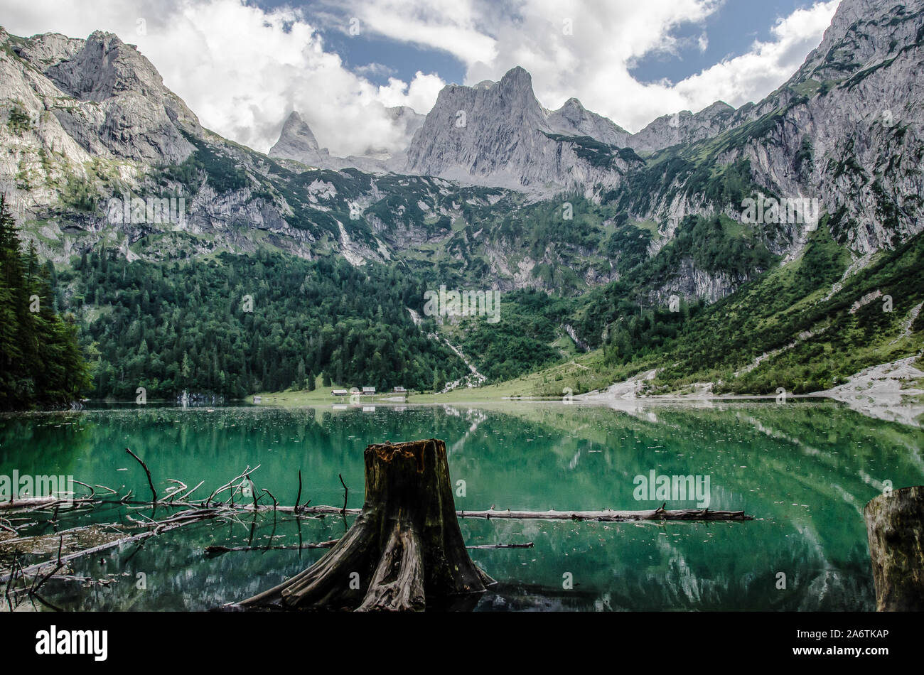 Spektakuläre Aussicht hinter dem Berg lake Gosau verfestigt sich zu einem der Top Reiseziele im Salzkammergut. Stockfoto
