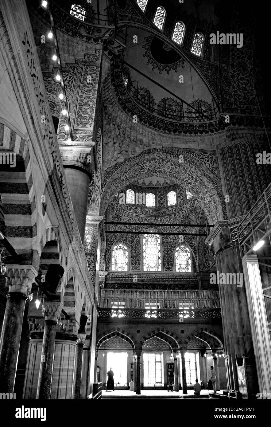 Der Innenraum des historischen Sultan Ahmet Moschee aus dem 17. Jahrhundert, auch als die Blaue Moschee in Istanbul, Türkei bekannt Stockfoto