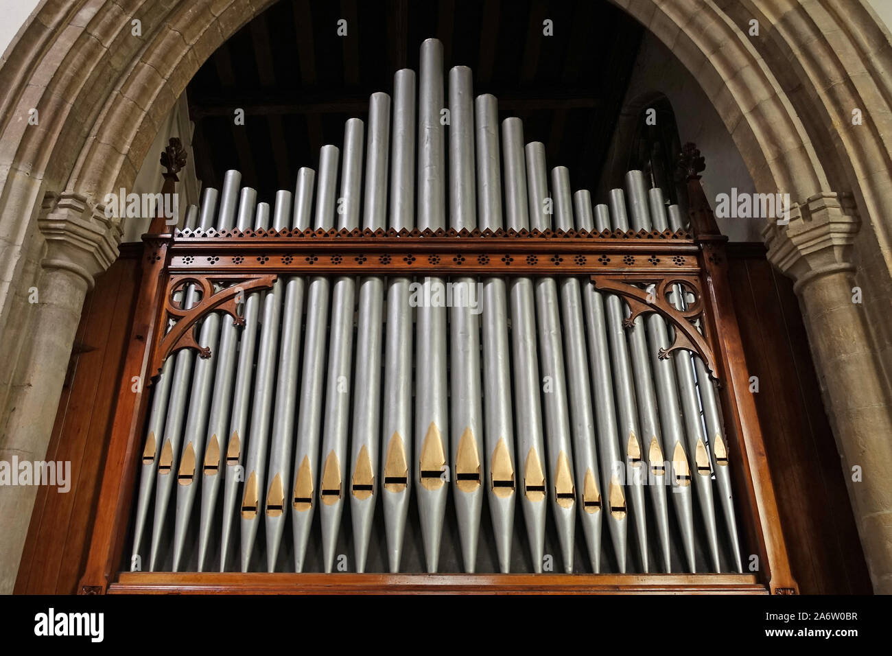 Alte silber lackiert Kirche Orgel in St. Johns Kirche, Stamford, Lincolnshire, England, Großbritannien Stockfoto