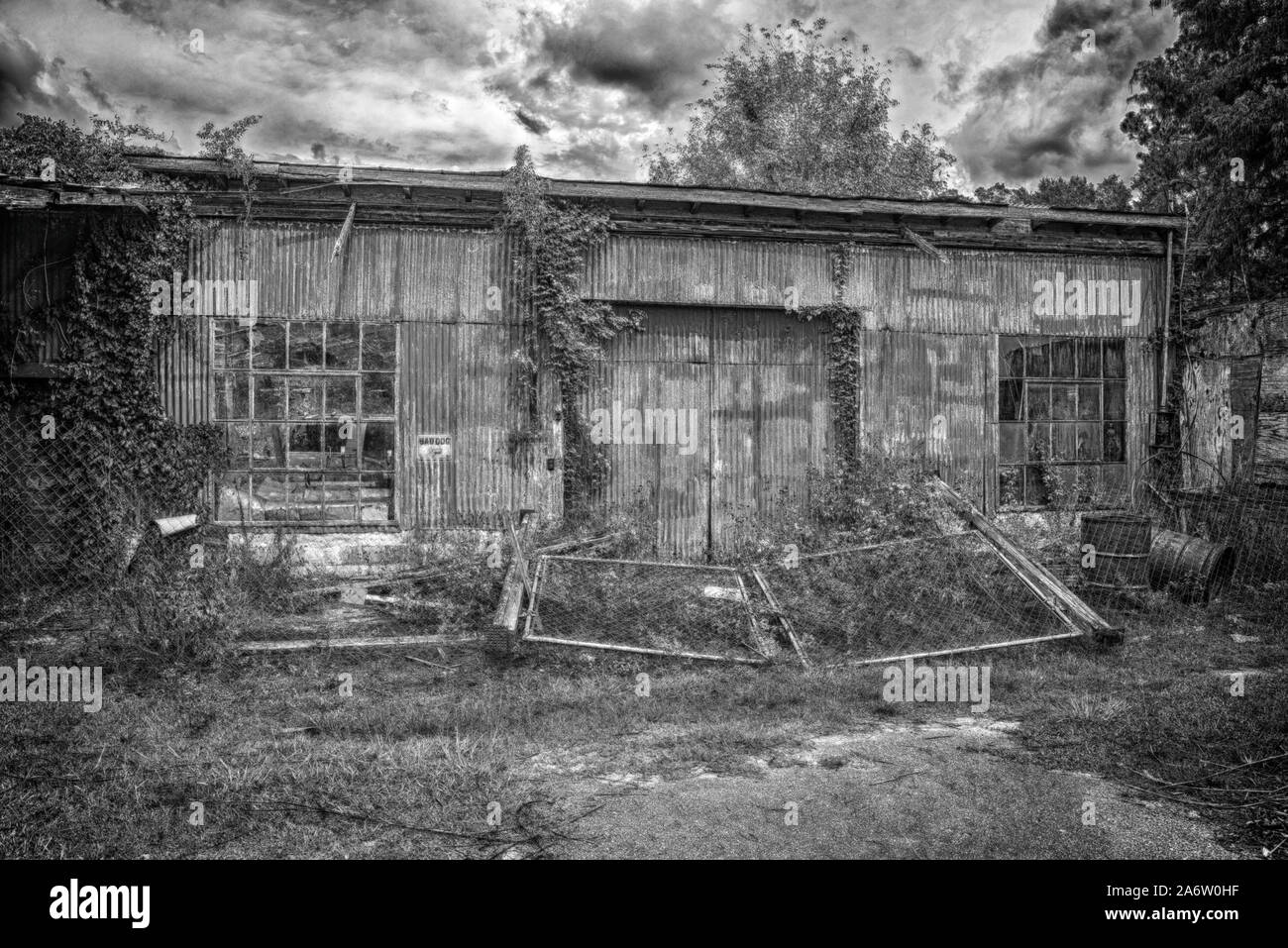 Verfallenes Gebäude in einer kleinen Stadt im Norden von Florida. Stockfoto