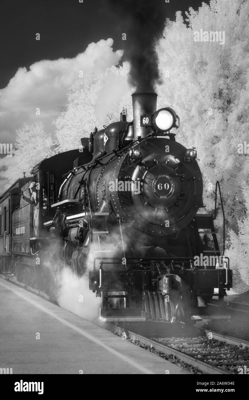 Black River & Western Railroad - Infrarot schwarz-weiß Blick auf die amerikanische Lokomotive Unternehmen vintage Dampf Eisenbahn Zug. BR&W#60 ist eine Kohle-fi Stockfoto