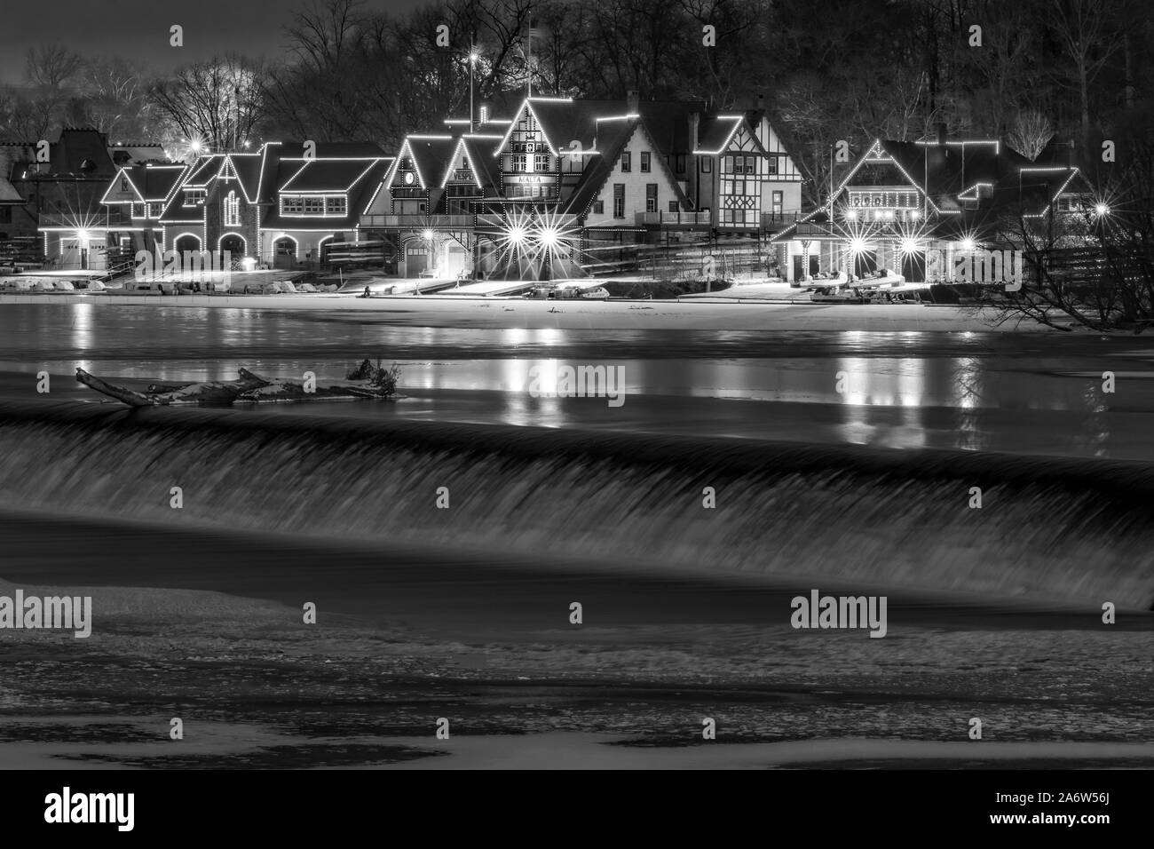 Boathouse Row in Philadelphia, Pennsylvania, in Schwarz und Weiß. Stockfoto