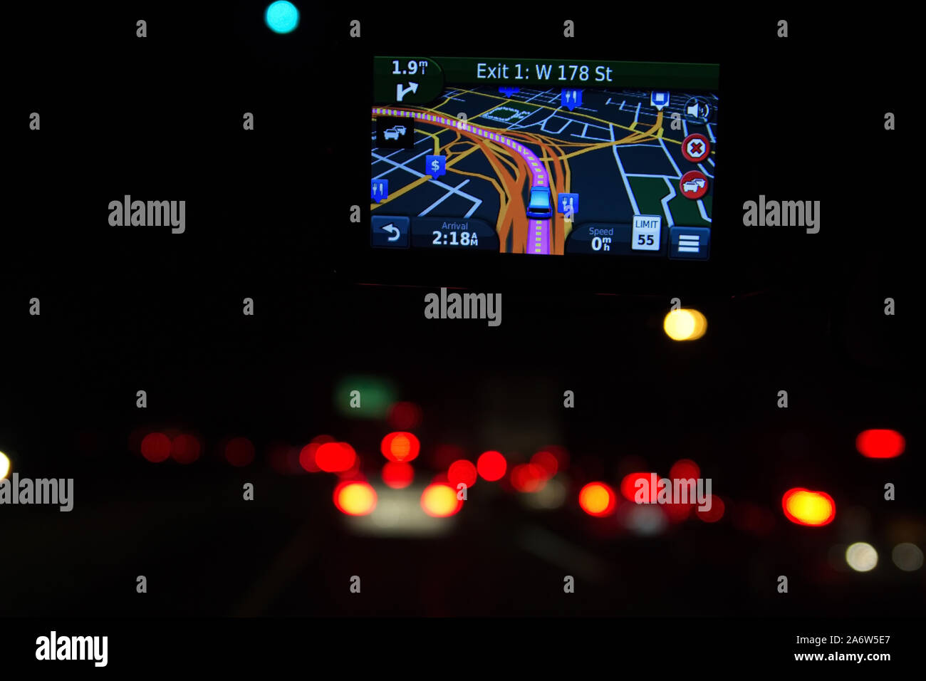 New York, NY, USA. 5. August 2014. Fenster auf GPS bei Nacht Führung Reisende mit Unterbringung, Essen und andere nützliche stoppt. Stockfoto