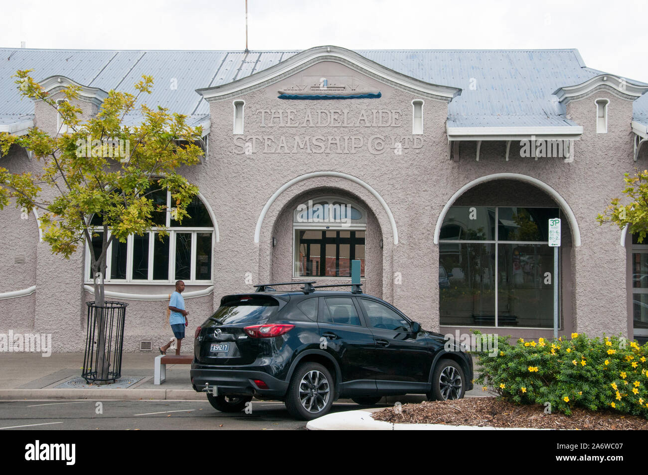 Adelaide Steamship Company Building (1910) in Spanisch Revival Stil, Downtown Cairns, North Queensland, Australien Stockfoto