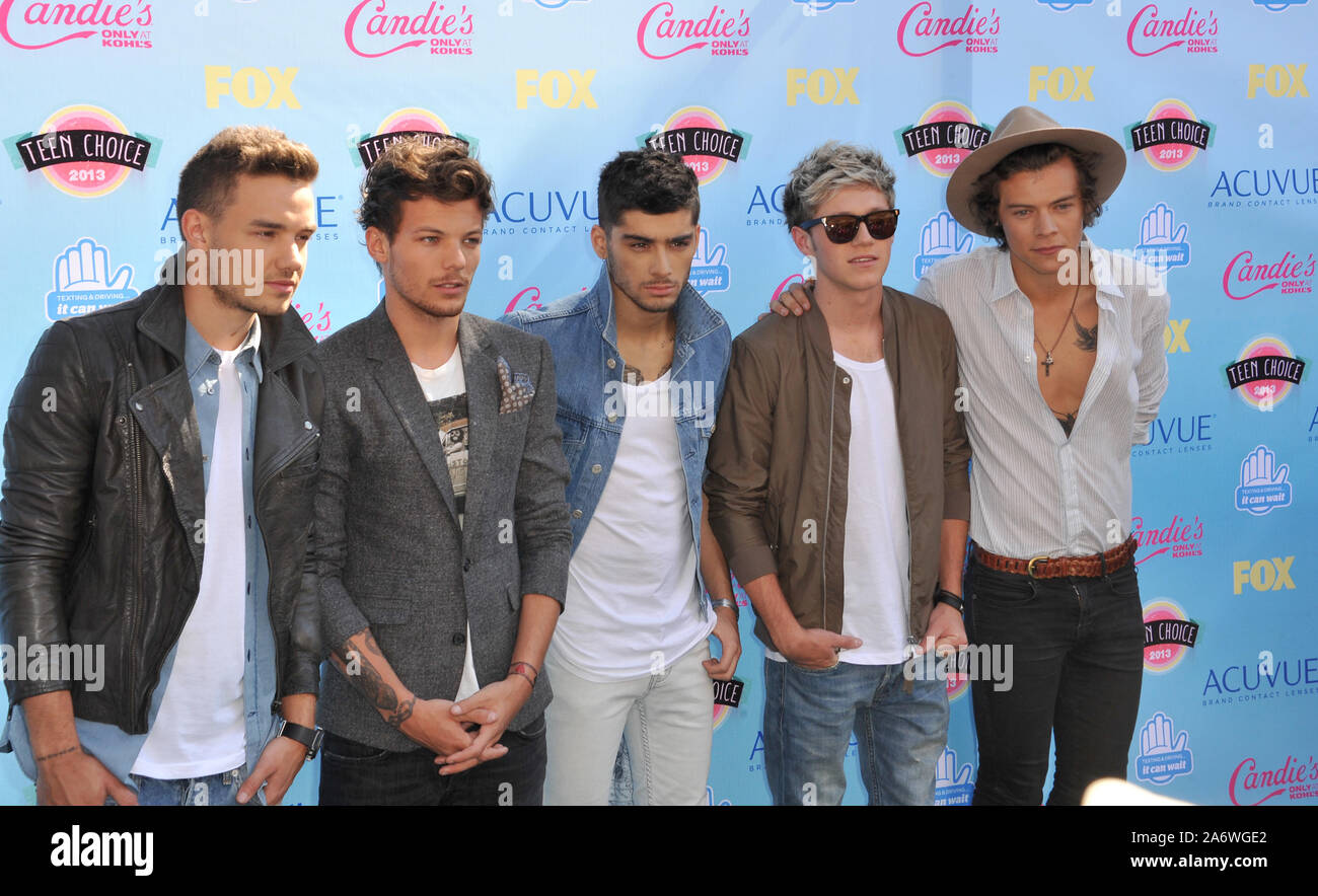 LOS ANGELES, Ca. August 11, 2013: Pop Gruppe eine Richtung - Liam Payne, Louis Tomlinson, Zayn Malik, Niall Horan & Harry Styles - an der 2013 Teen Choice Awards am Gibson Amphitheatre, Universal City, Hollywood. © 2013 Paul Smith/Featureflash Stockfoto