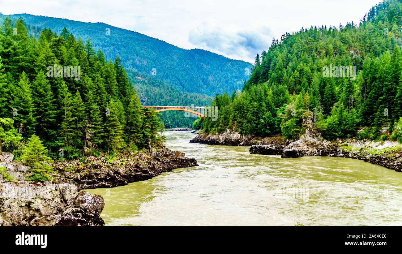 Der Bogen Stahlkonstruktion des Alexandra Brücke auf dem Trans Canada Highway, wie er durchquert den Fraser River zwischen Spuzzum und Hell's Gate in BC Stockfoto