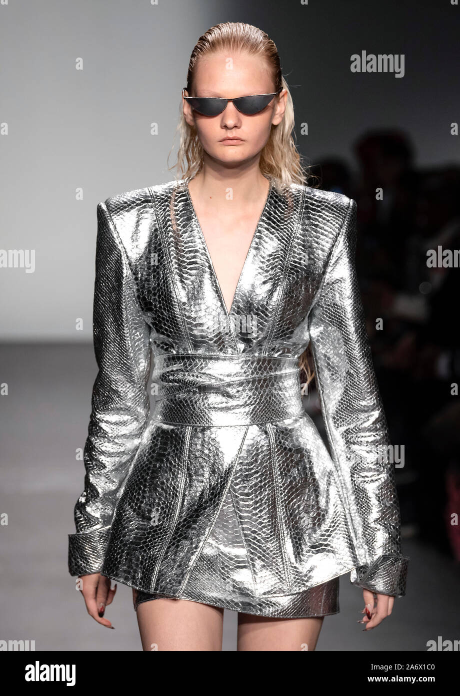 New York, NY-Sept 08, 2019: Unia Pakhomova geht der Start- und Landebahn am LaQuan Smith Spring/Summer 2020 Fashion Show Stockfoto