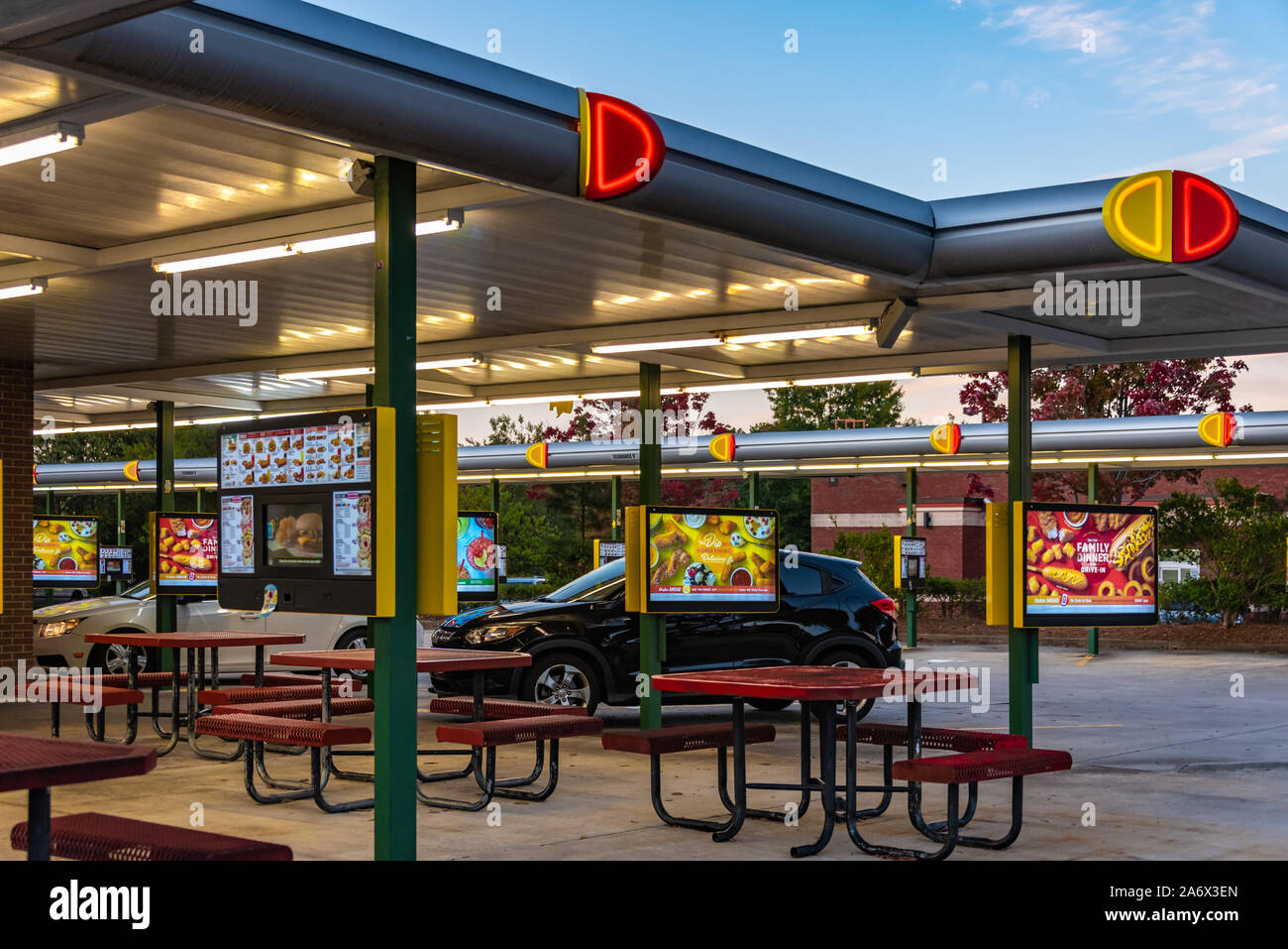 Sonic Drive-In Fast-Food-Restaurant in der Metro Atlanta, Georgia. (USA) Stockfoto