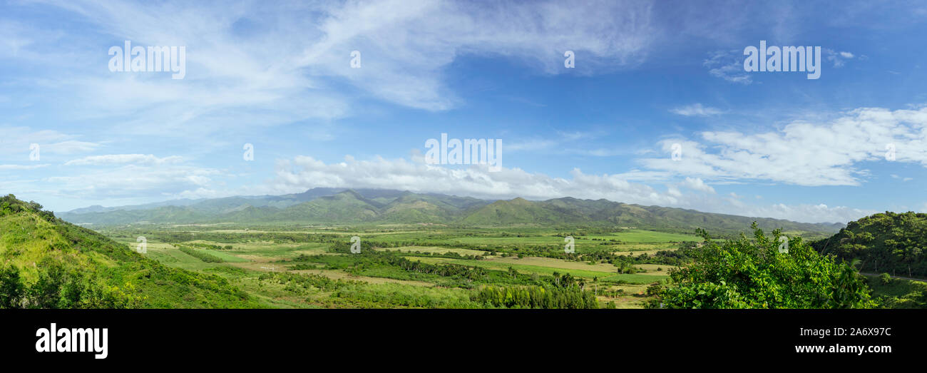 Ein Panoramablick auf Valle de los Ingenios / Tal der Zuckermühlen außerhalb von Trinidad, Sancti Spíritus, Kuba Stockfoto