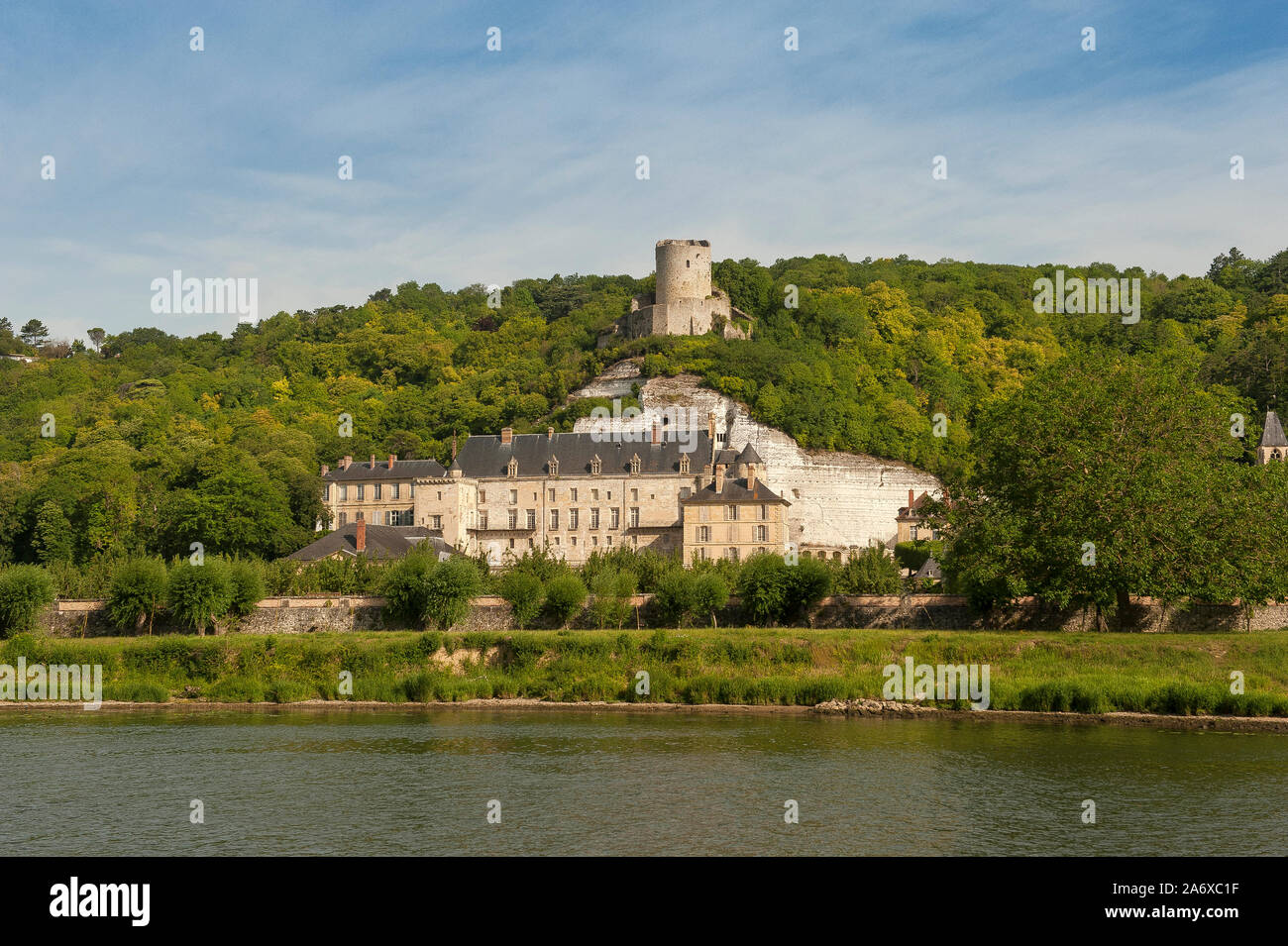 Das Schloss von La Roche-Guyon in das Tal der Seine in der Nähe der Grenze der Île-de-France und die Normandie, Frankreich Stockfoto