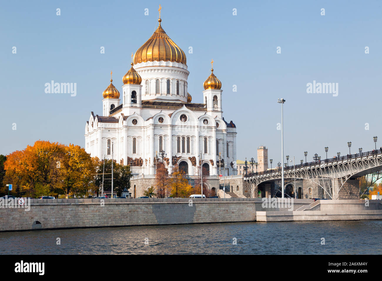 Blick auf die Christ-Erlöser-Kathedrale und die Patriarchale Brücke in der Stadt Moskau, Russland Stockfoto