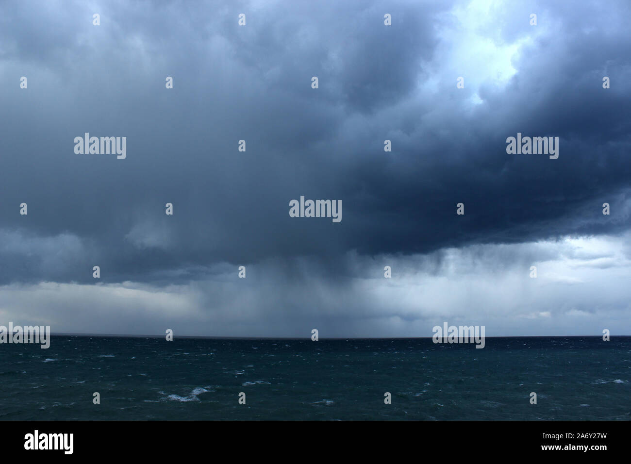 Sturm über dem Meer Stockfoto