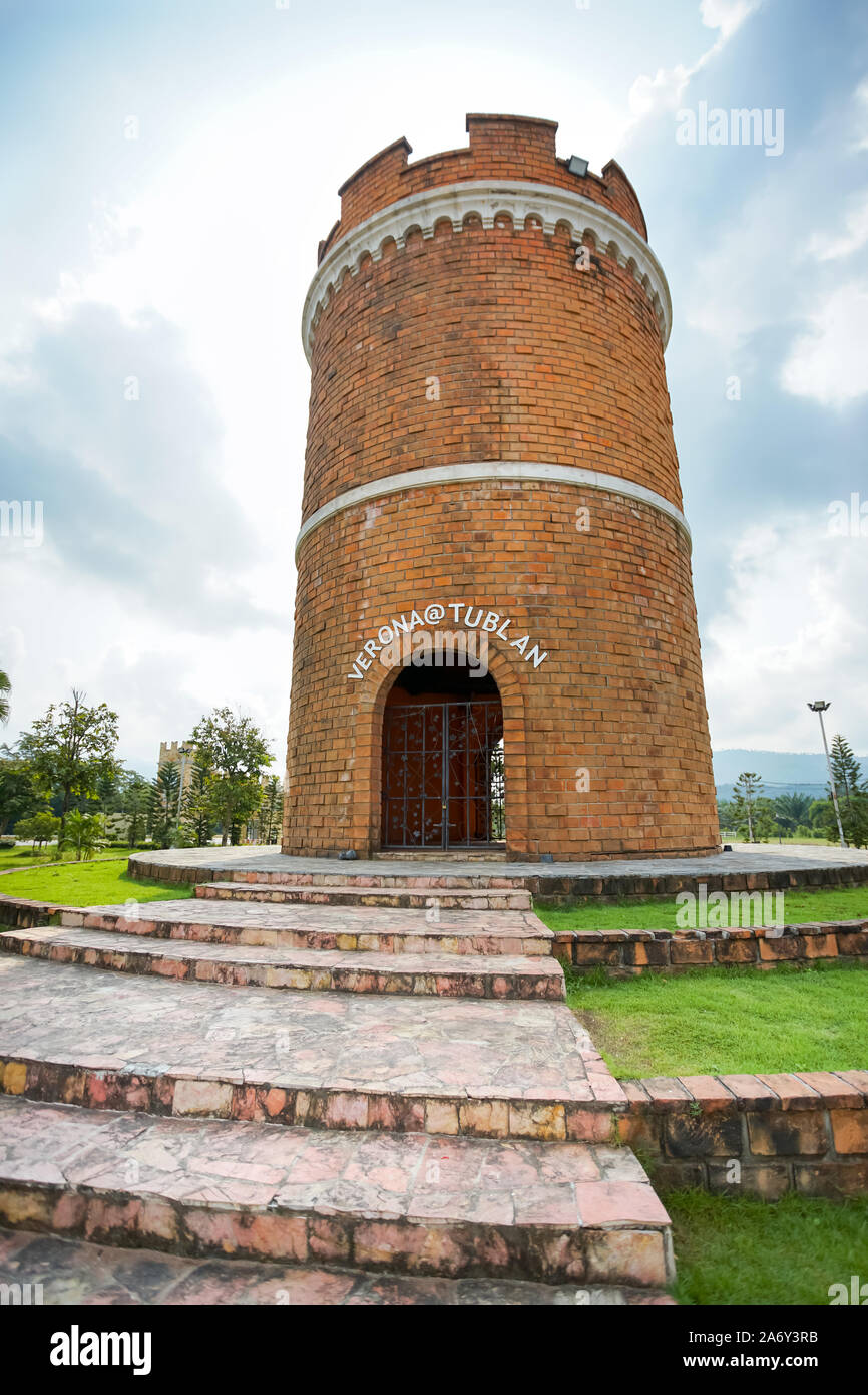 Khao Lak, Thailand - Oktober 03, 2019: Brick Tower in Verona an Tublan in Krabi Thailand. Stockfoto