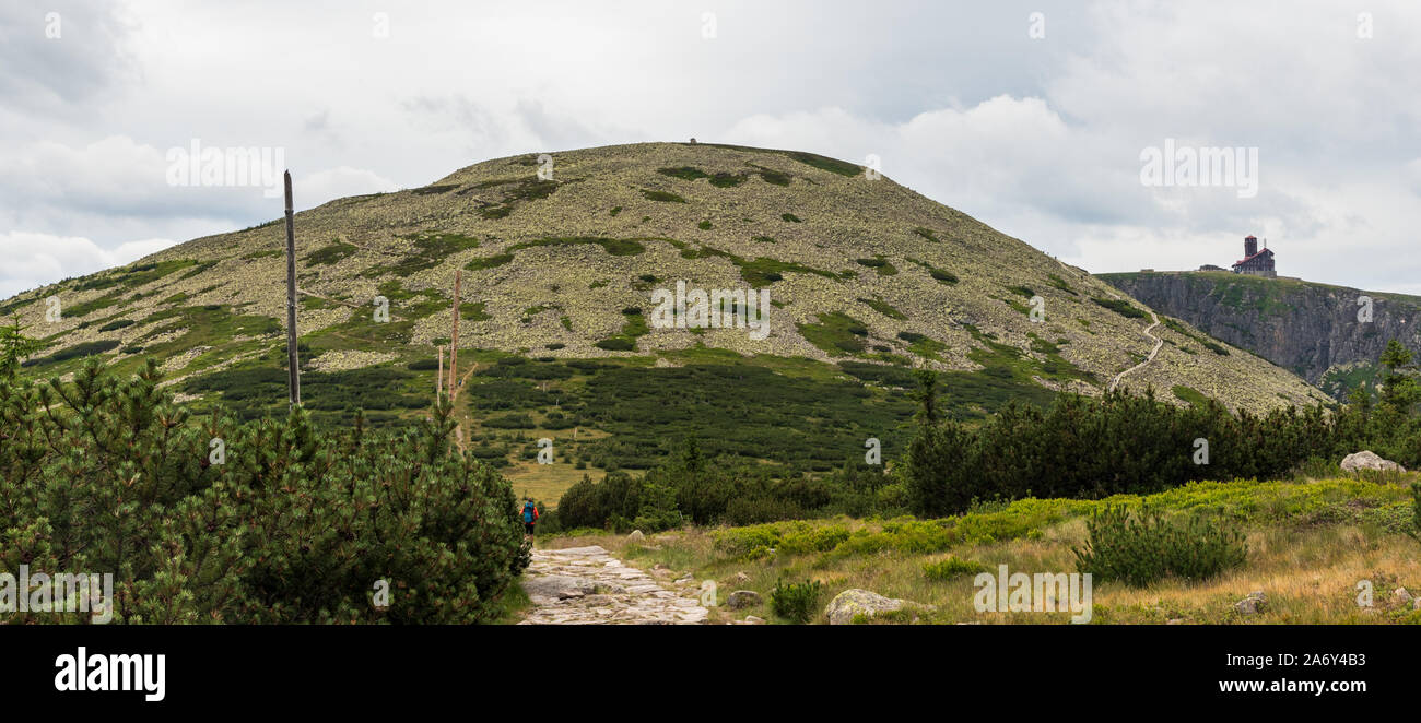 Vysoke kolo und Vysoka plan Hügel im Riesengebirge auf tschechisch-polnischen Grenzen Stockfoto