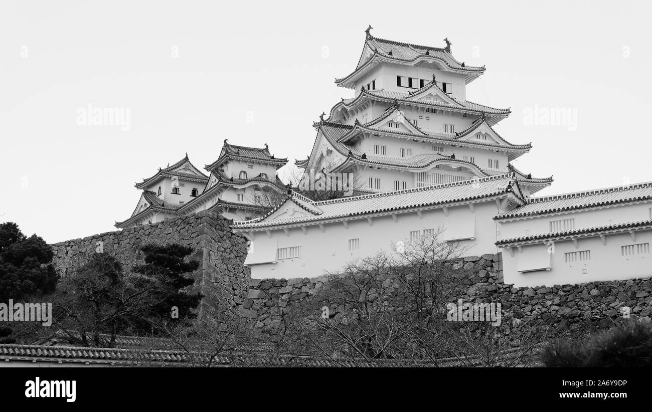 Himeji Castle in der Stadt Himeji, Japan, gilt als das beste erhaltene Beispiel für prototypische japanische Schlossarchitektur Stockfoto