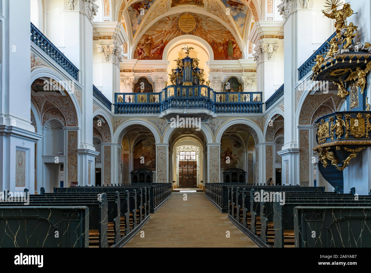 Krzeszow, das Innere der barocken Kirche St. Joseph, Organe, Schlesien, Polen Stockfoto