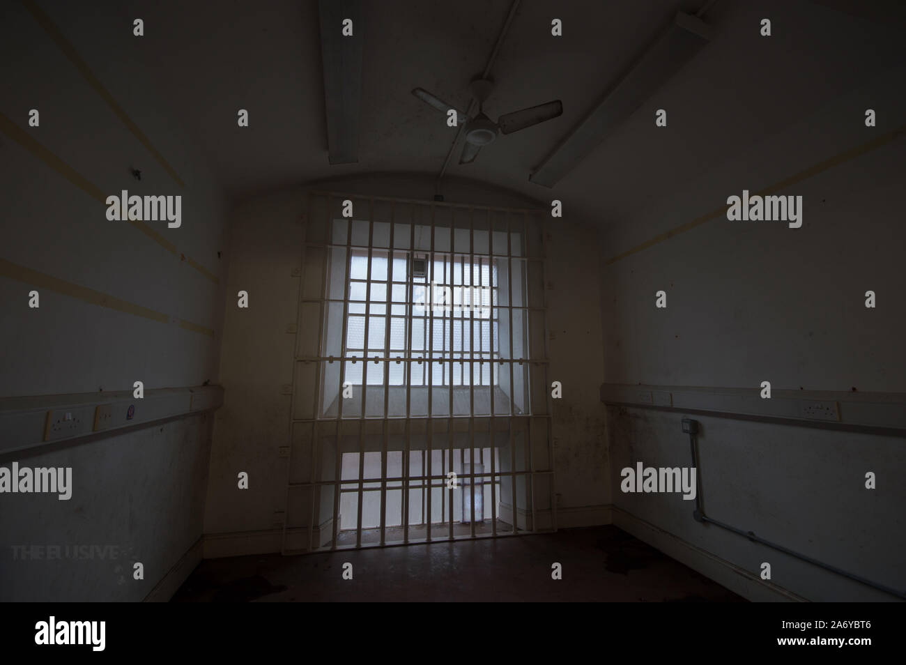 GLOUCESTER: dumpfes Licht strahlt durch das Gefängnis. Schaurige Bilder aus Most Haunted "Gefängnis der britischen wo Serienmörder Fred West gesperrt war Captur Stockfoto