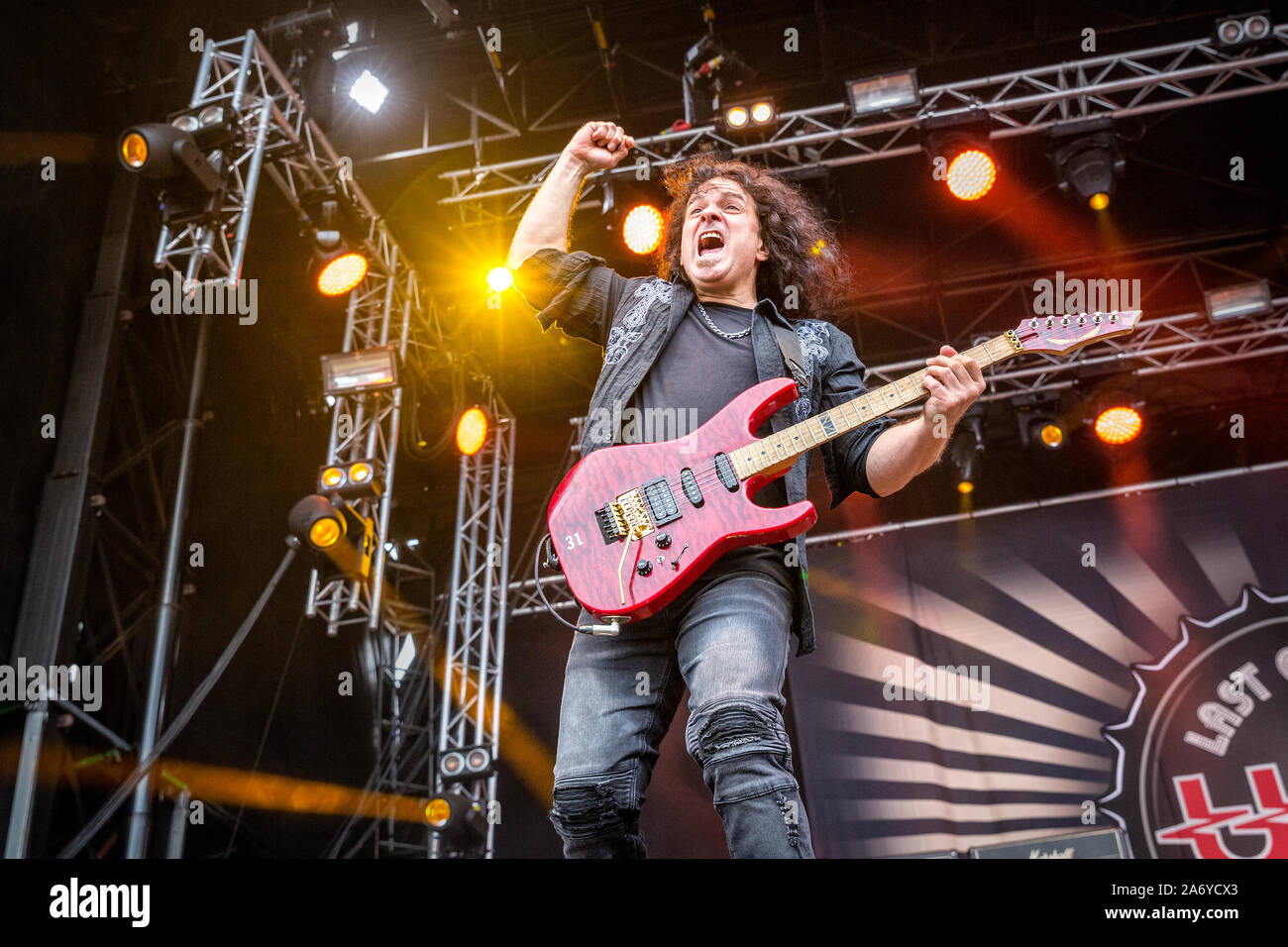 Solvesborg, Schweden. 08. Juni, 2019. Die englische Rockband UFO führt ein Live Konzert während der schwedischen Musik Festival Sweden Rock Festival 2019. Hier Gitarristen Vinnie Moore wird gesehen, live auf der Bühne. (Foto: Gonzales Foto - Terje Dokken). Stockfoto