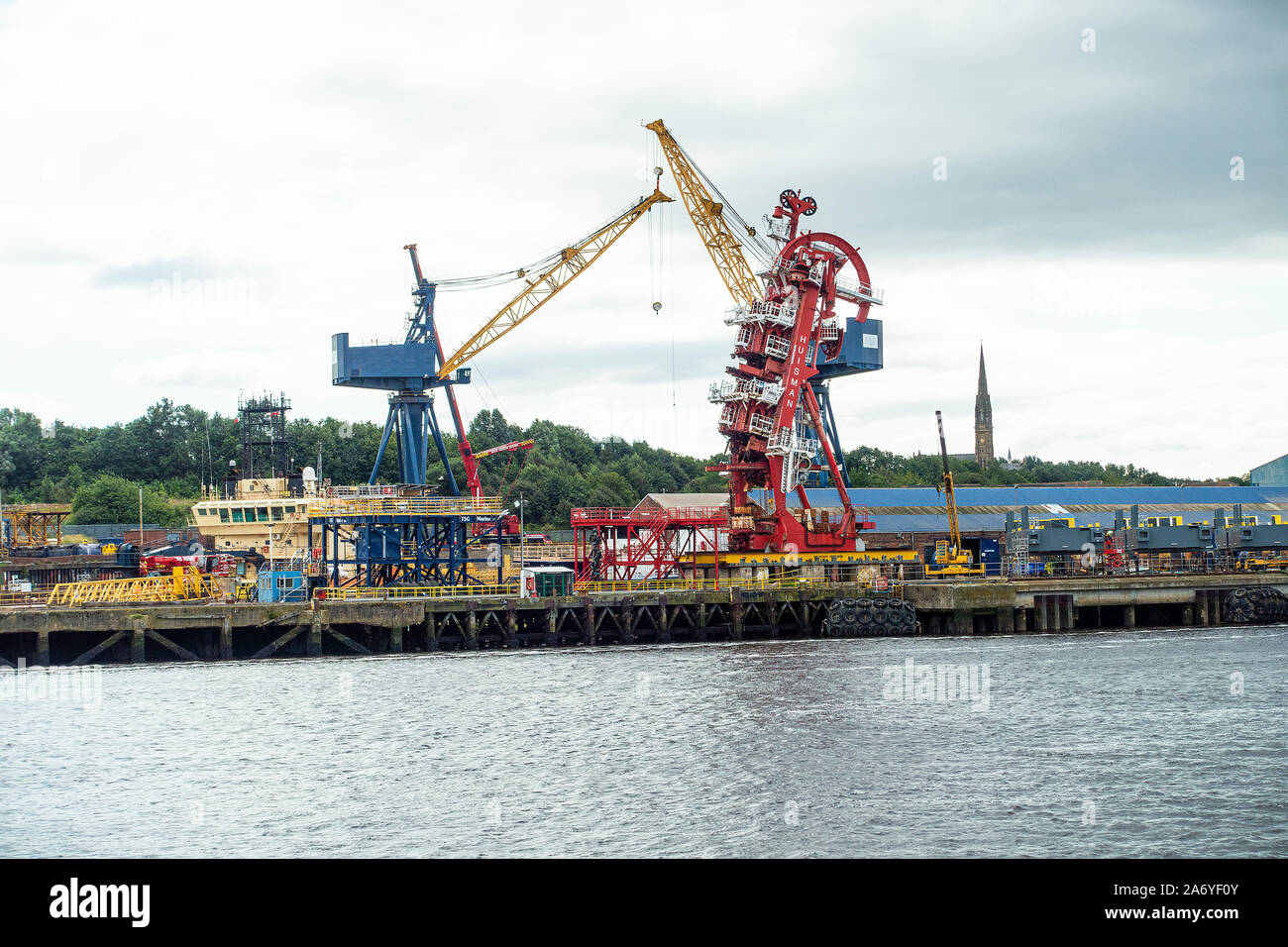 A & P Engineering Global Ship Repair Yard auf dem Fluss Tyne bei Hebburn Tyne und Wear England Vereinigtes Königreich Großbritannien Stockfoto