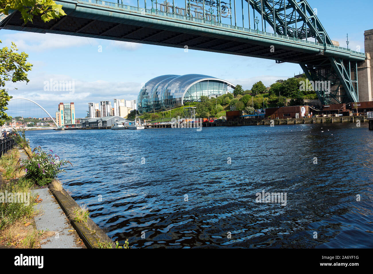 Tyne und Millennium Bridges, Sage Gateshead und Baltic Center am Fluss Tyne Tyne und Wear England Großbritannien Stockfoto