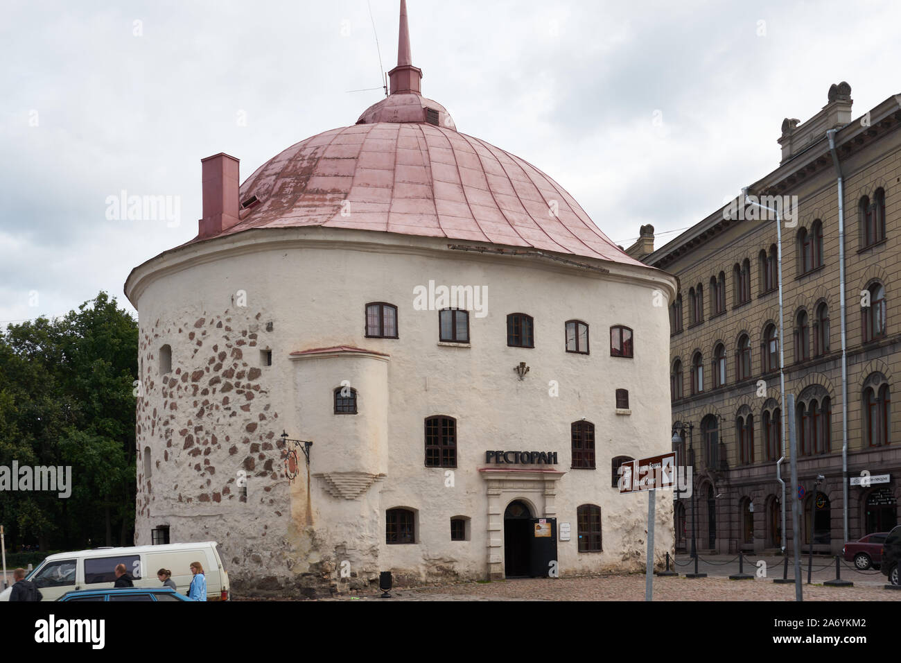 Rundturm „Fette Katharina“, Teil der mittelalterlichen Verteidigungsanlagen der Stadt, heute ein Restaurant, Wyborg, Oblast Leningrad, Karelien, Russl Stockfoto