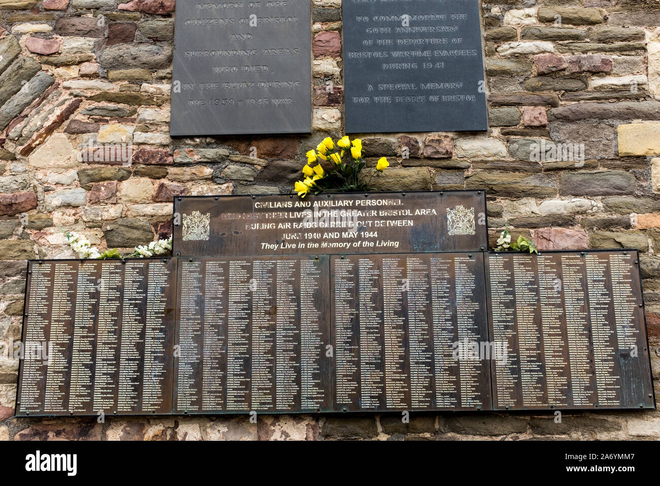 Memorial plaue mit Namen von Zivilisten und Hilfskräfte, die ihr Leben im Großraum Bristol Bereich bei Luftangriffen zwischen Juni 1940 verloren und Stockfoto