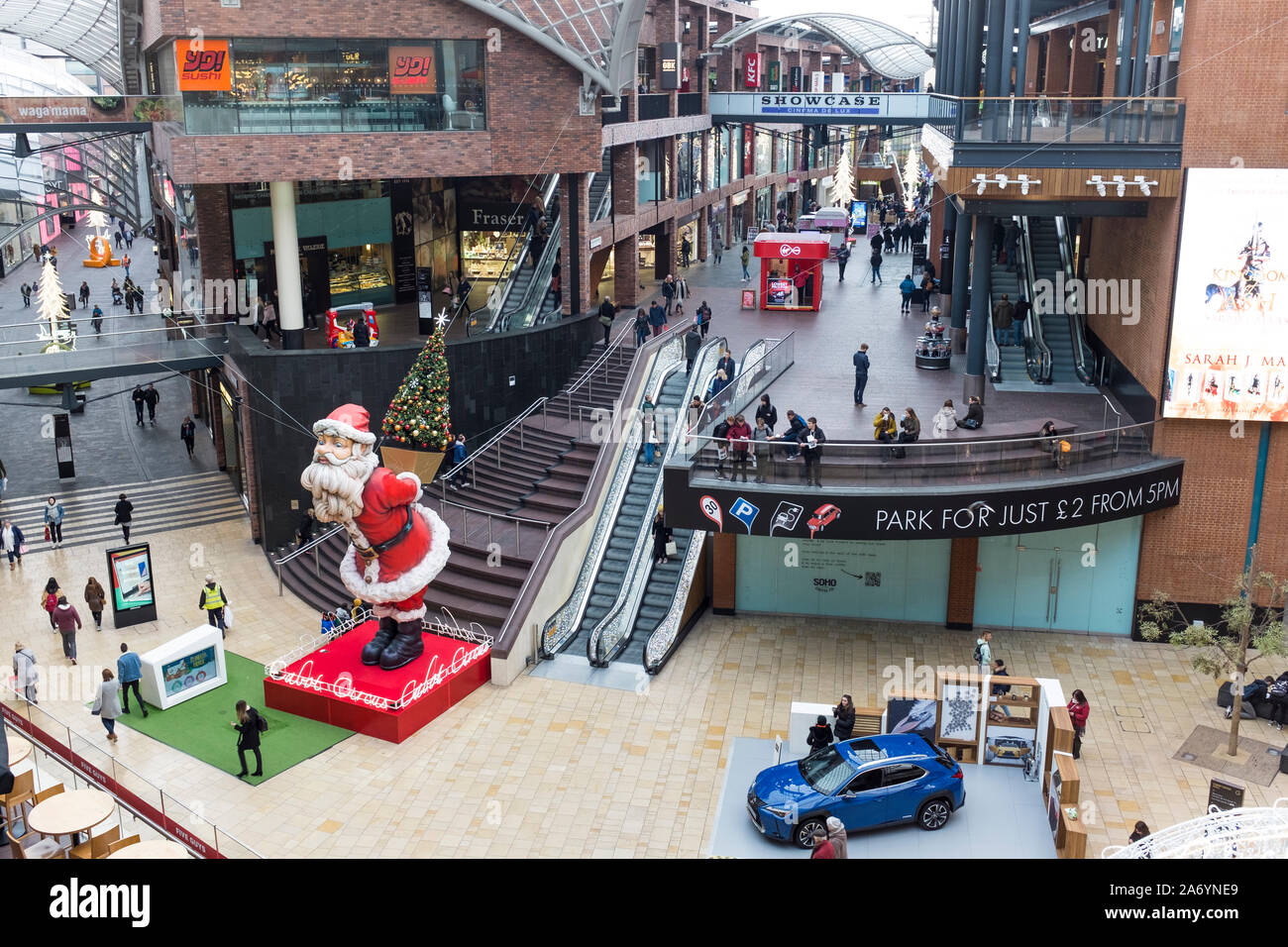 Catbot Zirkus Einkaufszentrum während des Weihnachtsgeschäftes, Bristol, Großbritannien Stockfoto