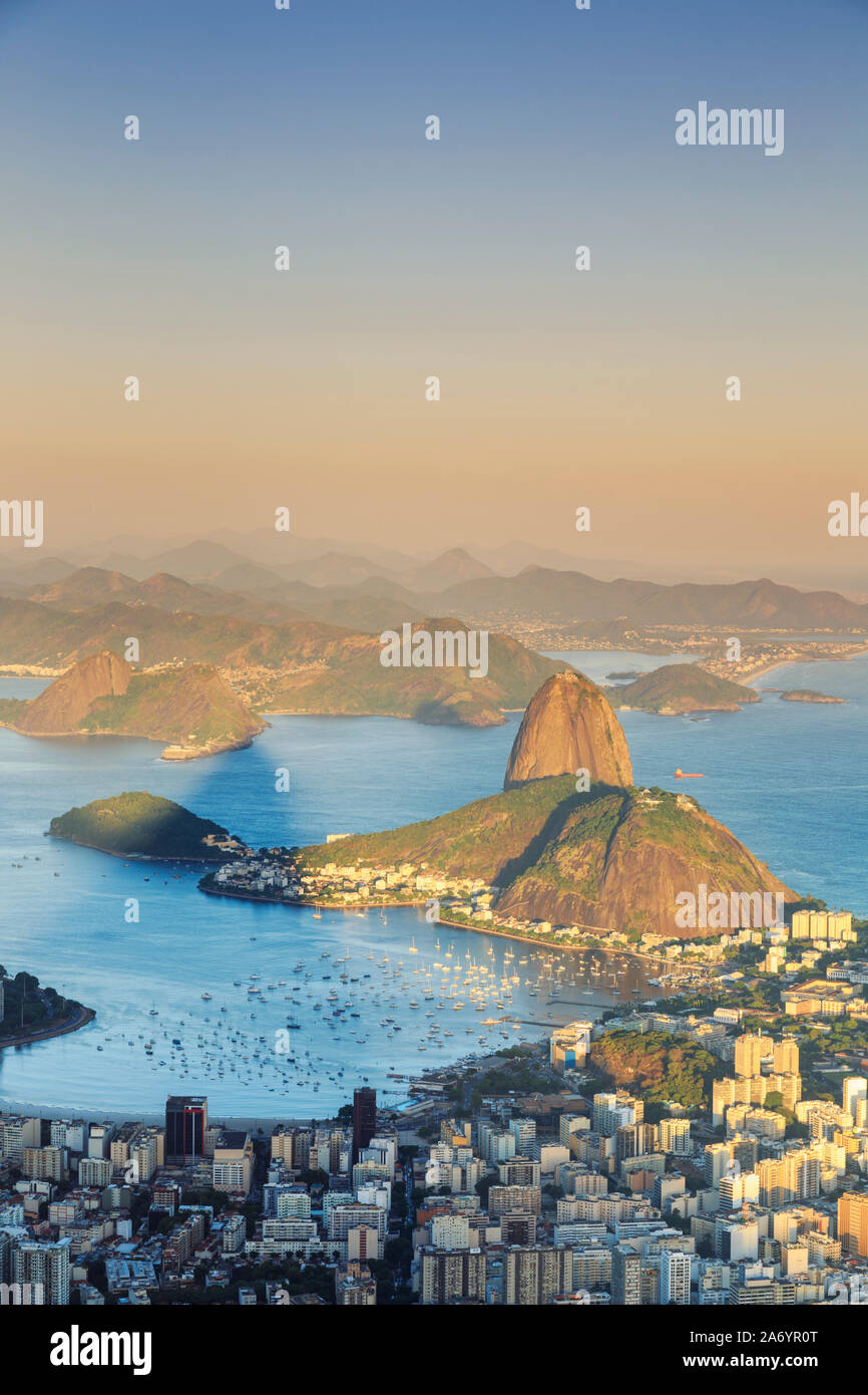 Brasilien, Rio De Janeiro, Ansicht der Zuckerhut und Rio de Janeiro Stadt Stockfoto