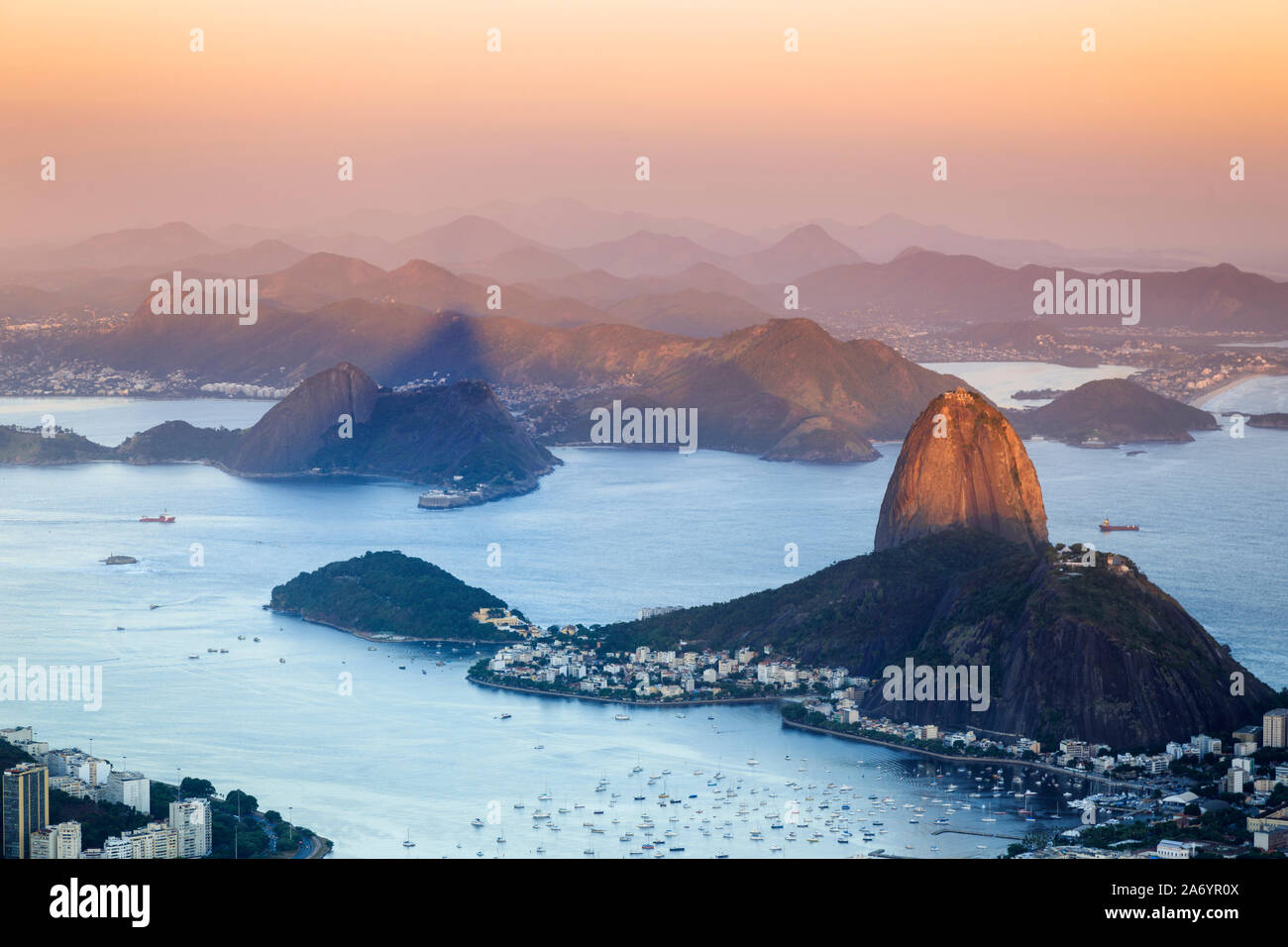 Brasilien, Rio De Janeiro, Ansicht der Zuckerhut und Rio de Janeiro Stadt Stockfoto