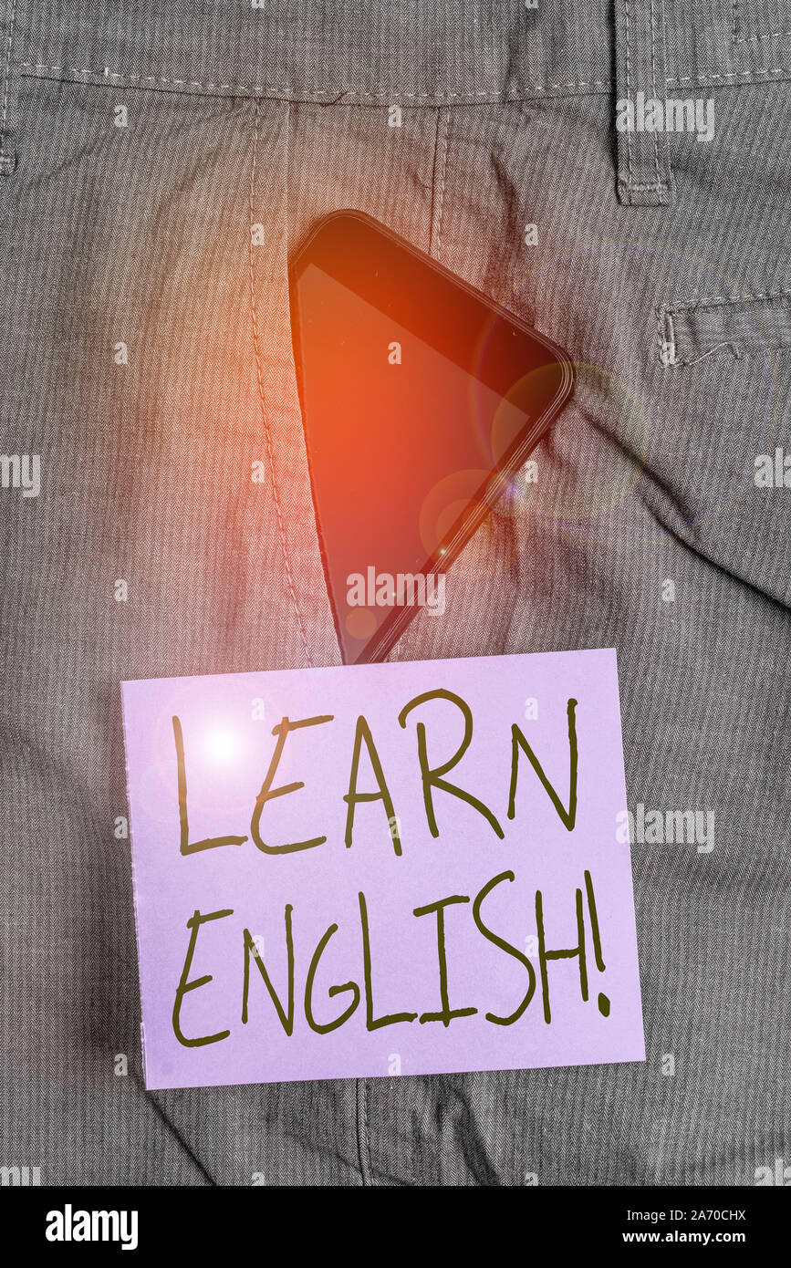 Wort Schreiben Text Englisch Lernen Business Foto Prasentation Gewinnen Kenntnisse In Der Neuen Sprache Durch Studie Smartphone Gerat Das Sich Innerhalb Formaler Arbeit Trouse Stockfotografie Alamy