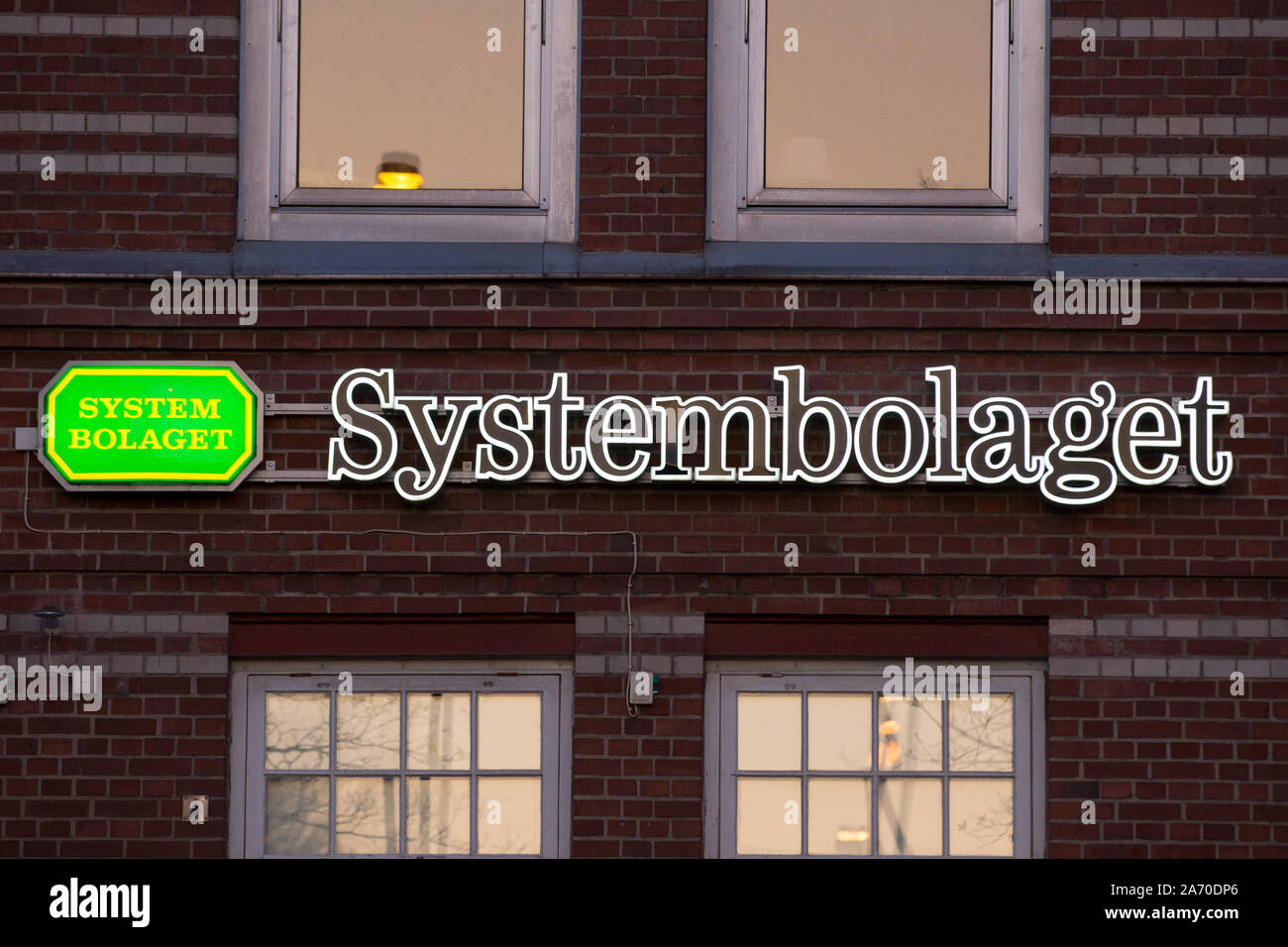 Systembolaget store Logo in Göteborg gesehen. Stockfoto