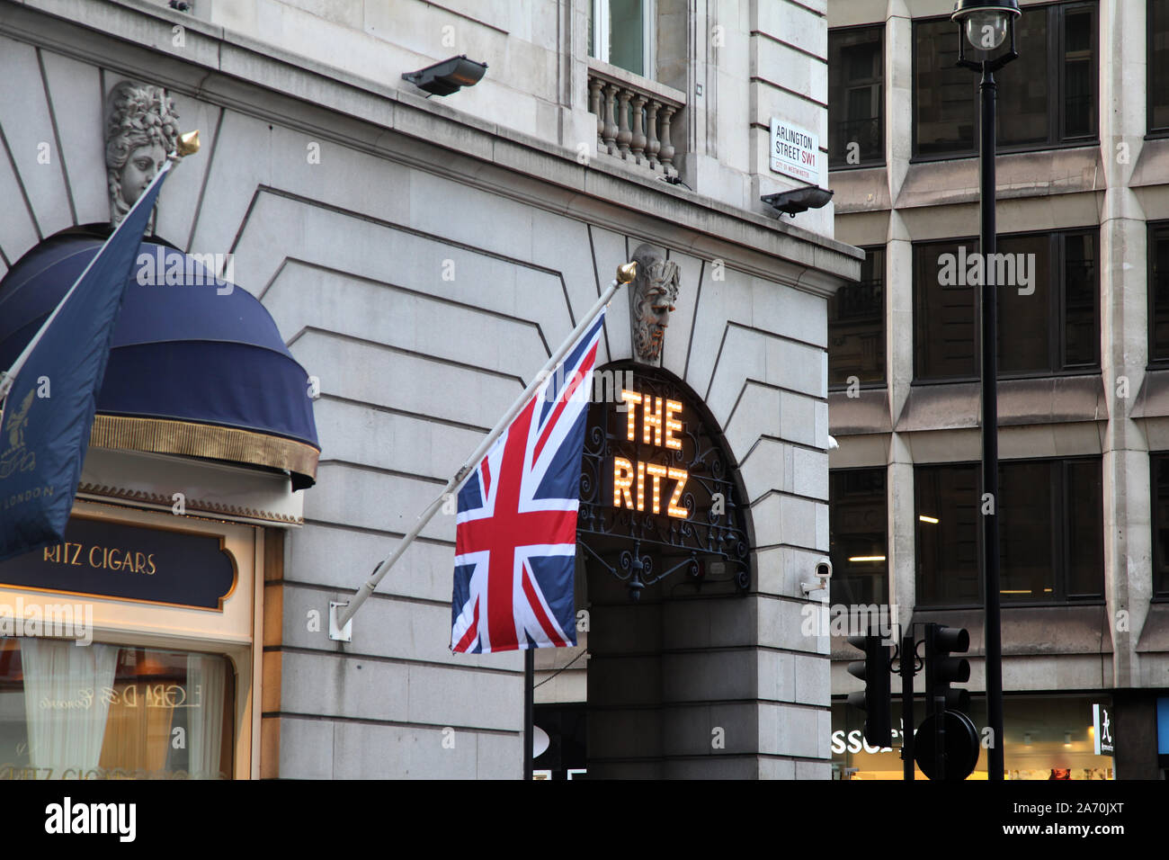 Seite des Ritz Hotel in Arlington Street, Mayfair, London Stockfoto