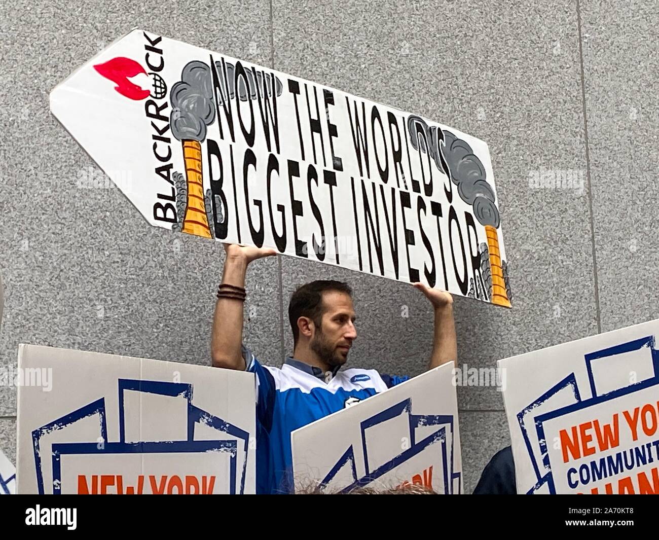 New York, NY, USA. 29 Okt, 2019. Klimawandel Protest/Kundgebung an BlackRock Hauptquartier in New York, New York, am 29. Oktober 2019. Credit: Rainmaker Foto/Media Punch/Alamy leben Nachrichten Stockfoto