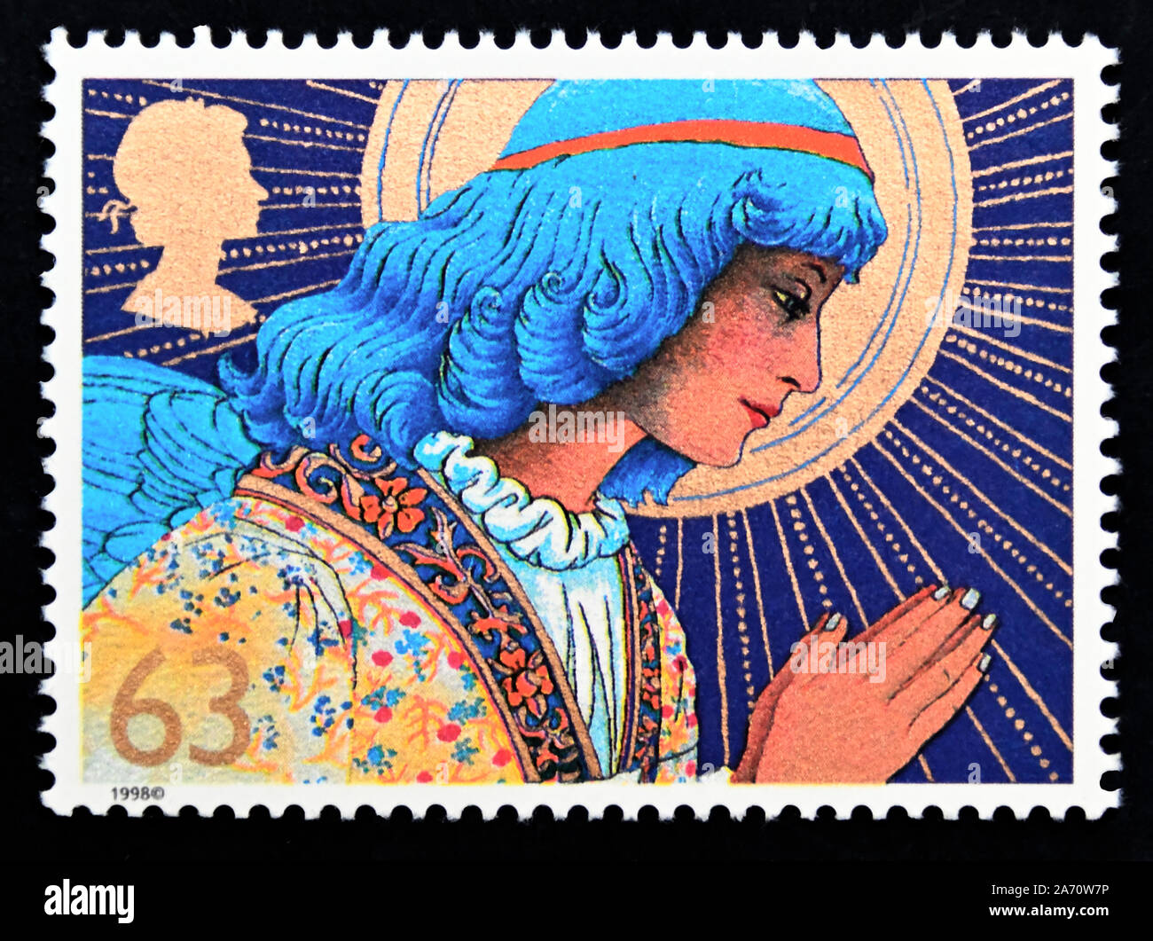 Briefmarke. Großbritannien. Königin Elizabeth II. Weihnachten 1998. Engel. Engel betend. 63 s. Stockfoto