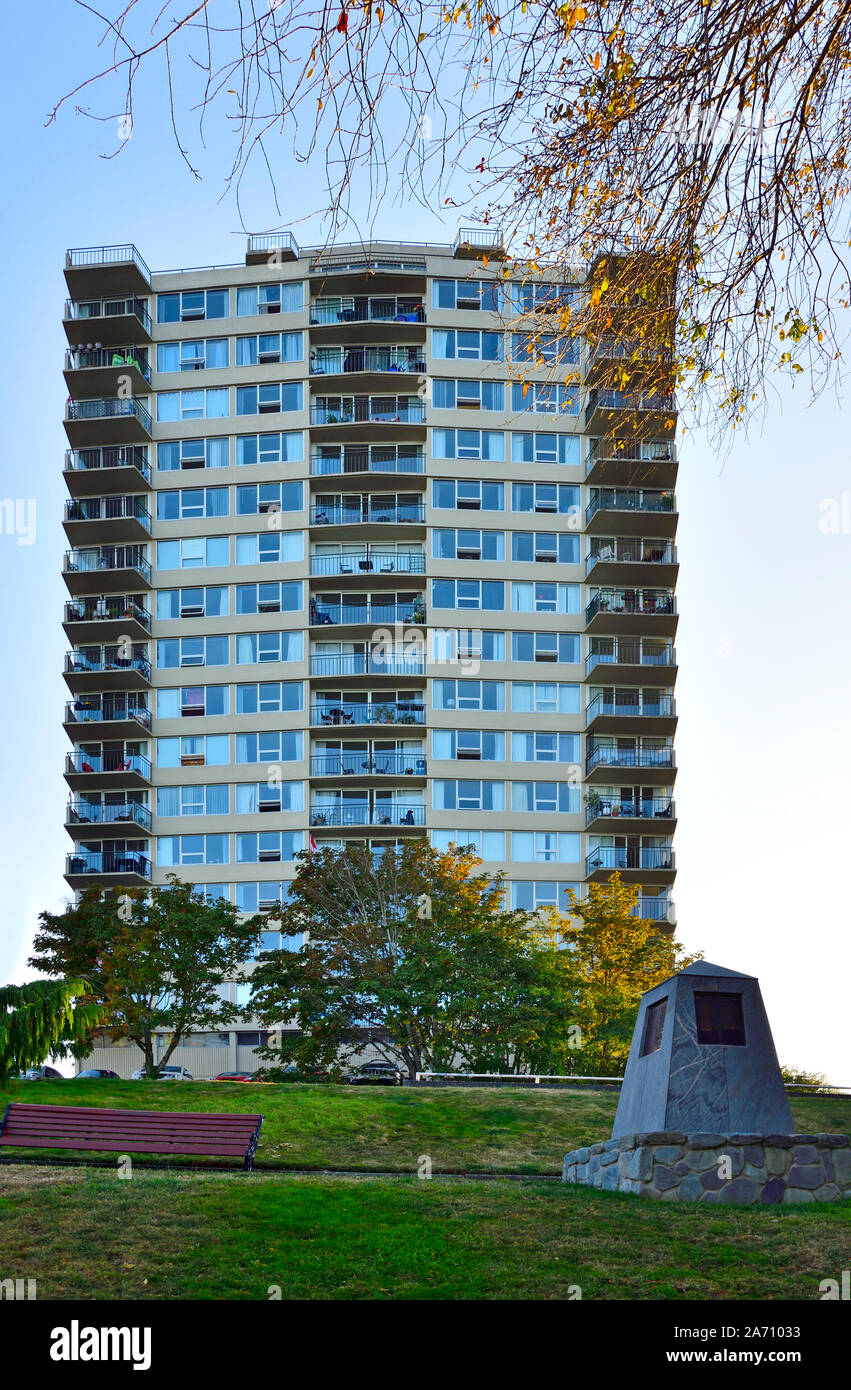 Ein Hochhaus Mehrfamilienhaus in Downtown Nanaimo Vancouver Island British Columbia Kanada. Stockfoto