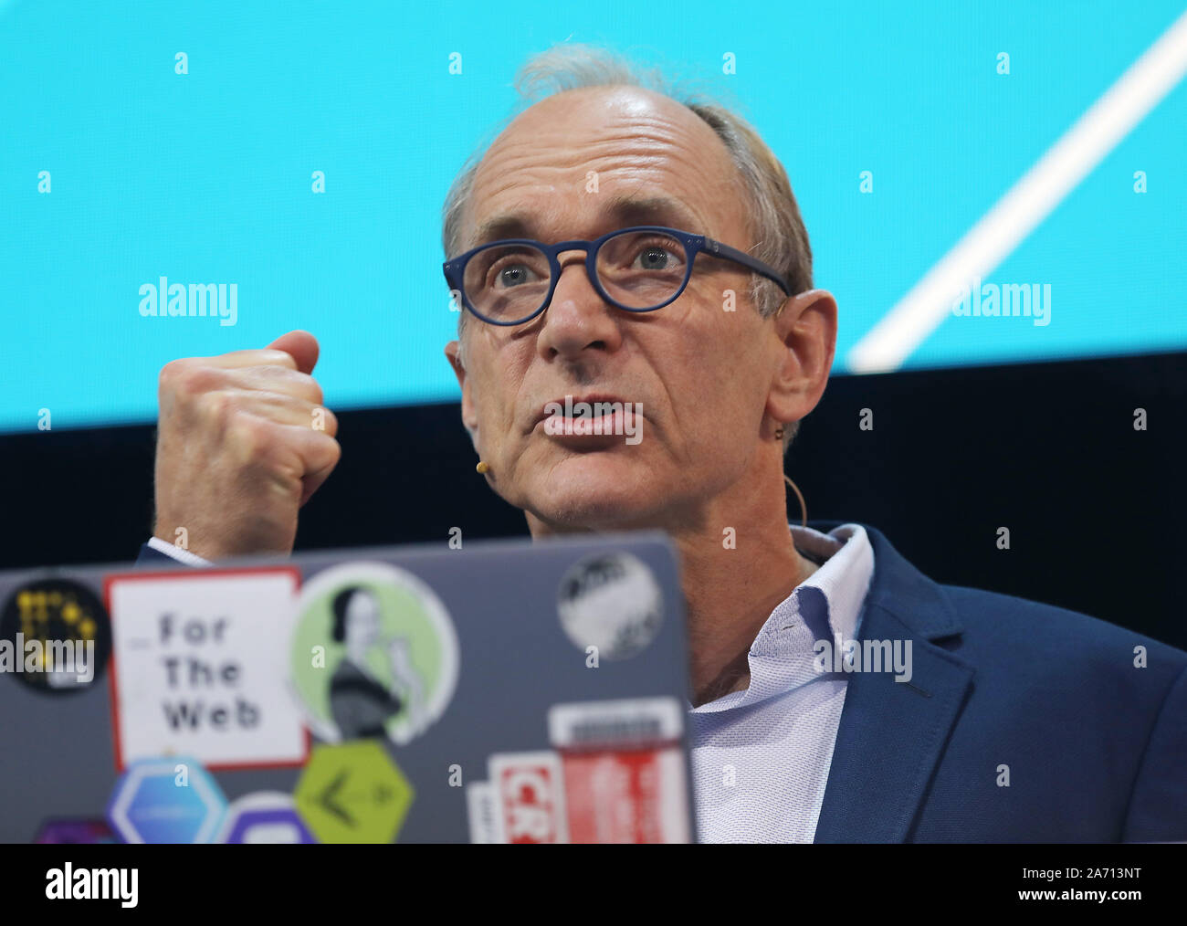 Köln, Deutschland. 29 Okt, 2019. Tim Berners-Lee, Physiker, Informatiker, Erfinder von HTML (Hypertext Markup Language) und Gründer des World Wide Web, spricht an der Digital x Digital X digital Messe in Köln findet am 29. und 30. Oktober 2019. Credit: Oliver Berg/dpa/Alamy leben Nachrichten Stockfoto