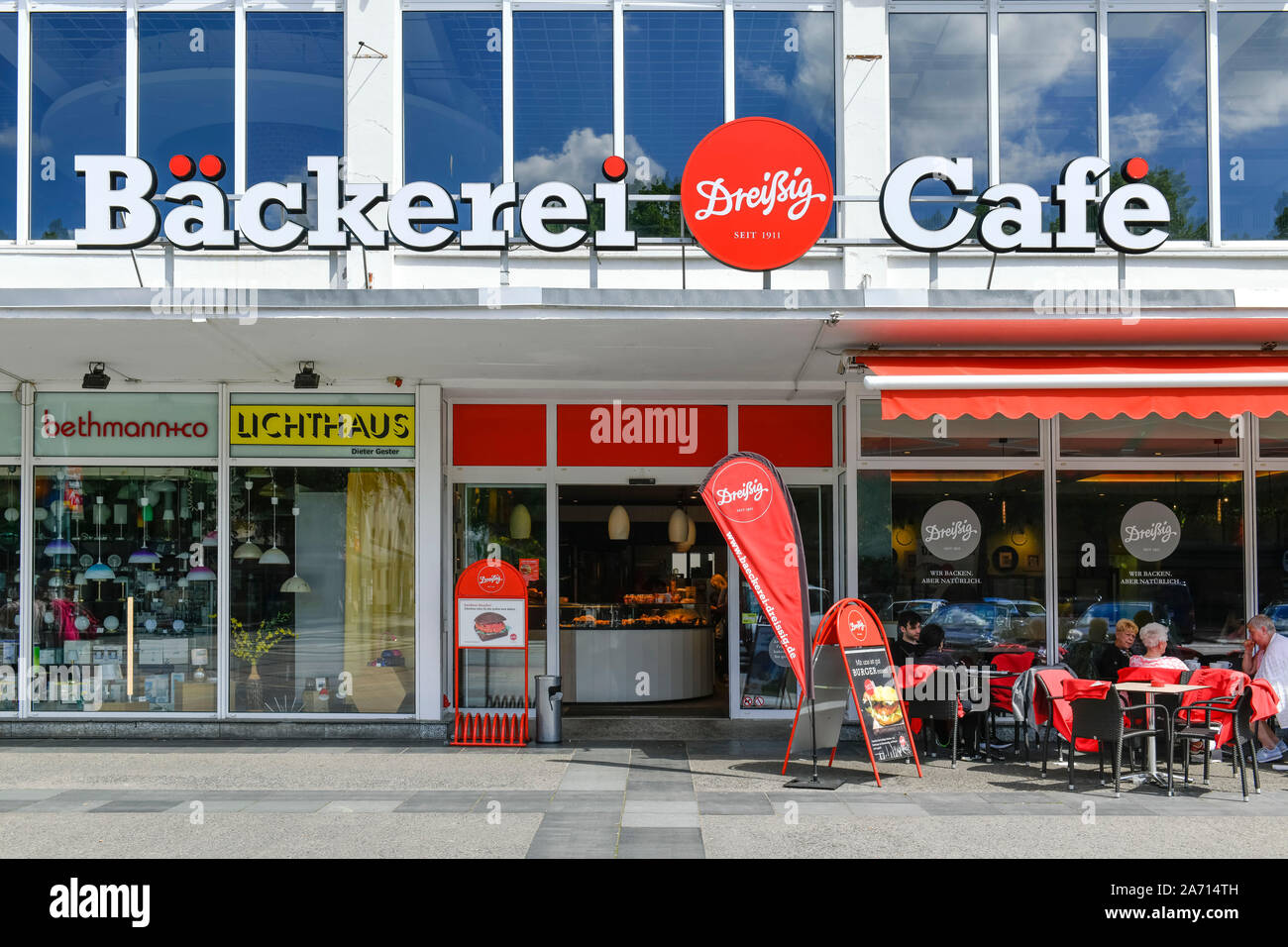 Bäckerei und Cafe Dreißig, die Karl-Marx-Straße, Frankfurt/Oder, Brandenburg, Deutschland Stockfoto