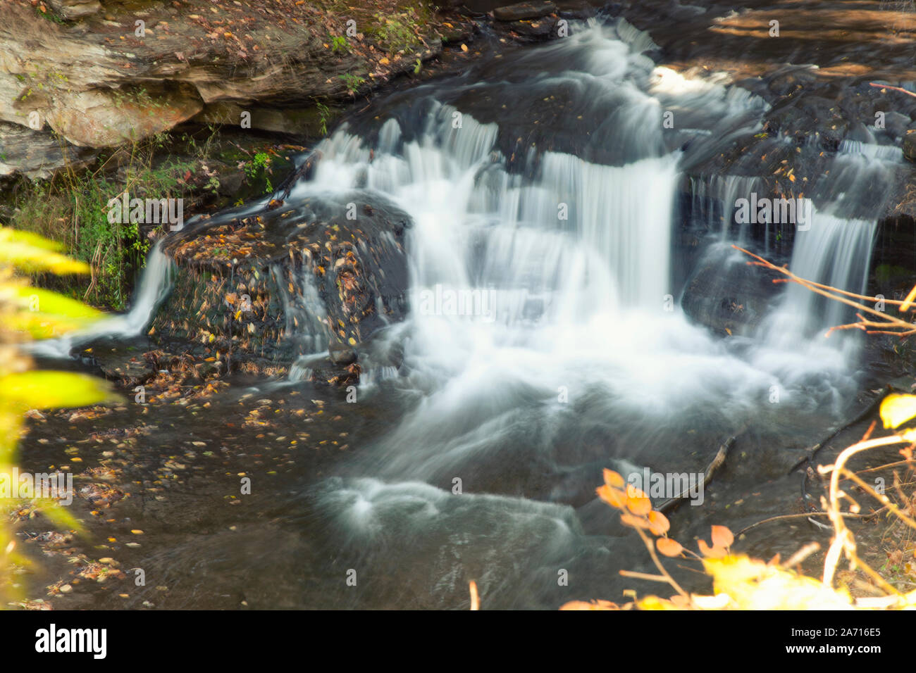 Wolf Creek in Letchworth State Park in New York mit langen Belichtungszeiten verträumten Wasser Effekt Stockfoto