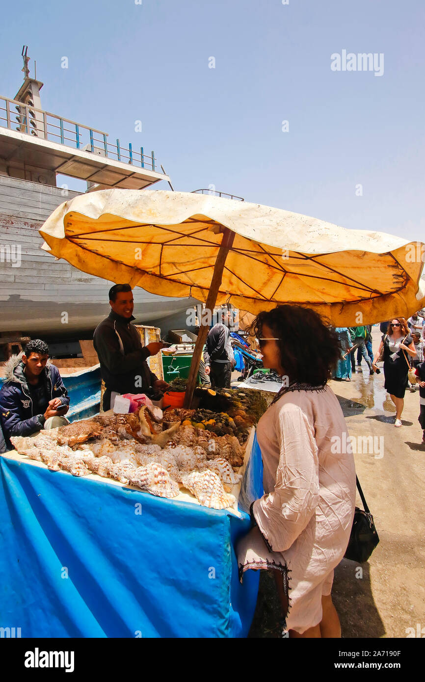 Street Stall im Hafen von Essaouira. Marokko Stockfoto