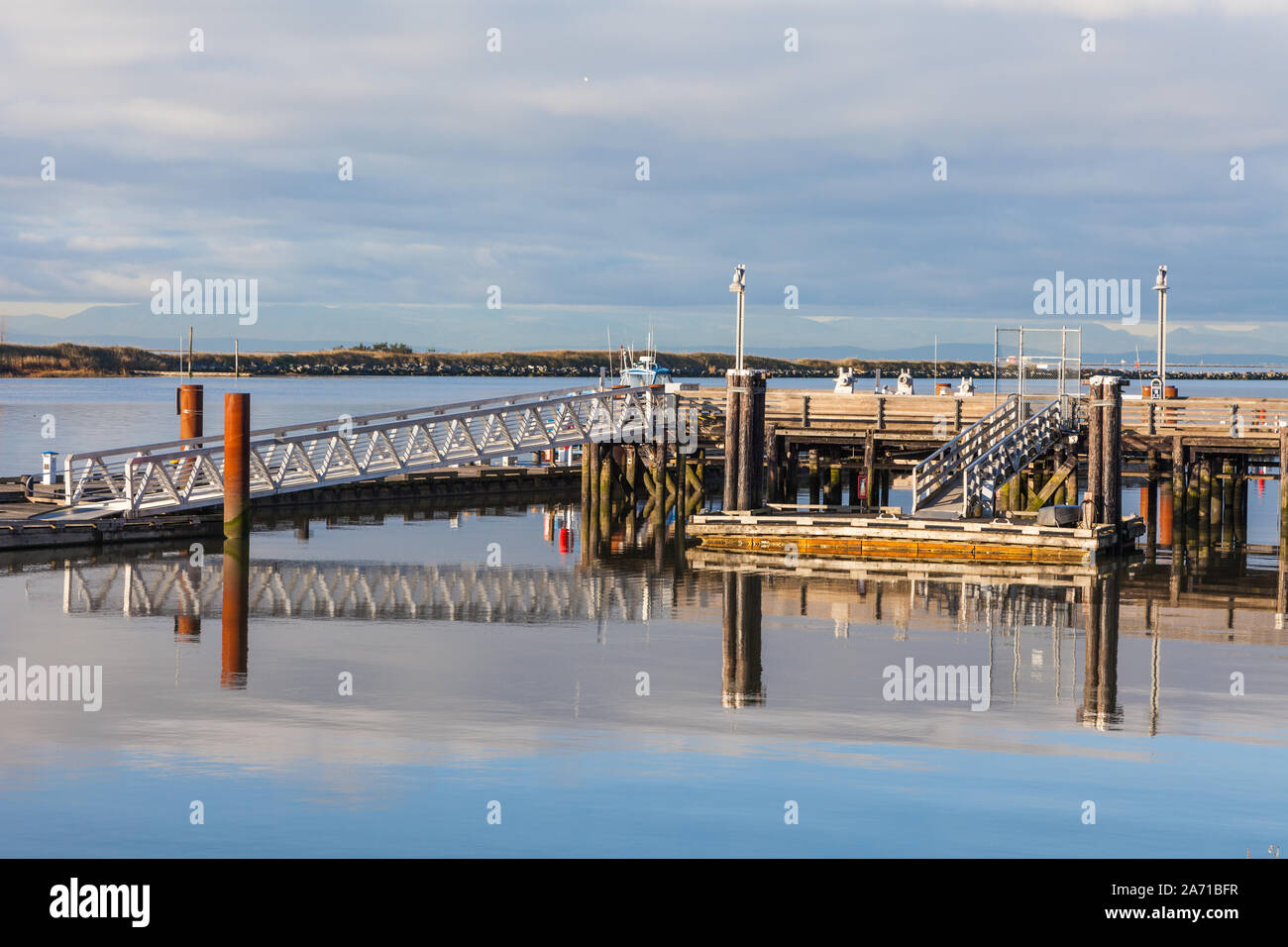 Öffentliche Fishing Pier und eine private Anlegestelle entlang der Steveston Waterfront in British Columbia Kanada Stockfoto