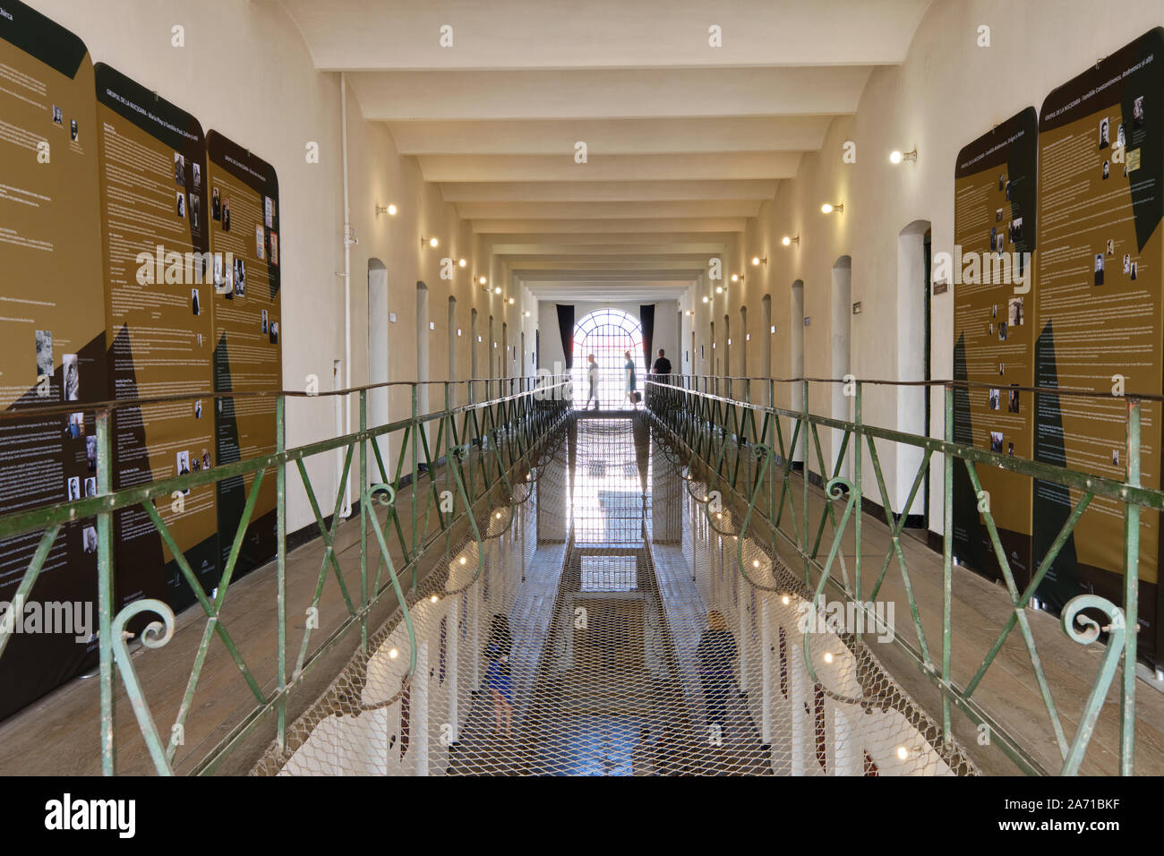 Halle der ehemaligen Zellen zeigt jetzt in die Gedenkstätte für die Opfer des Kommunismus und des Widerstands in Sighet, Rumänien Stockfoto
