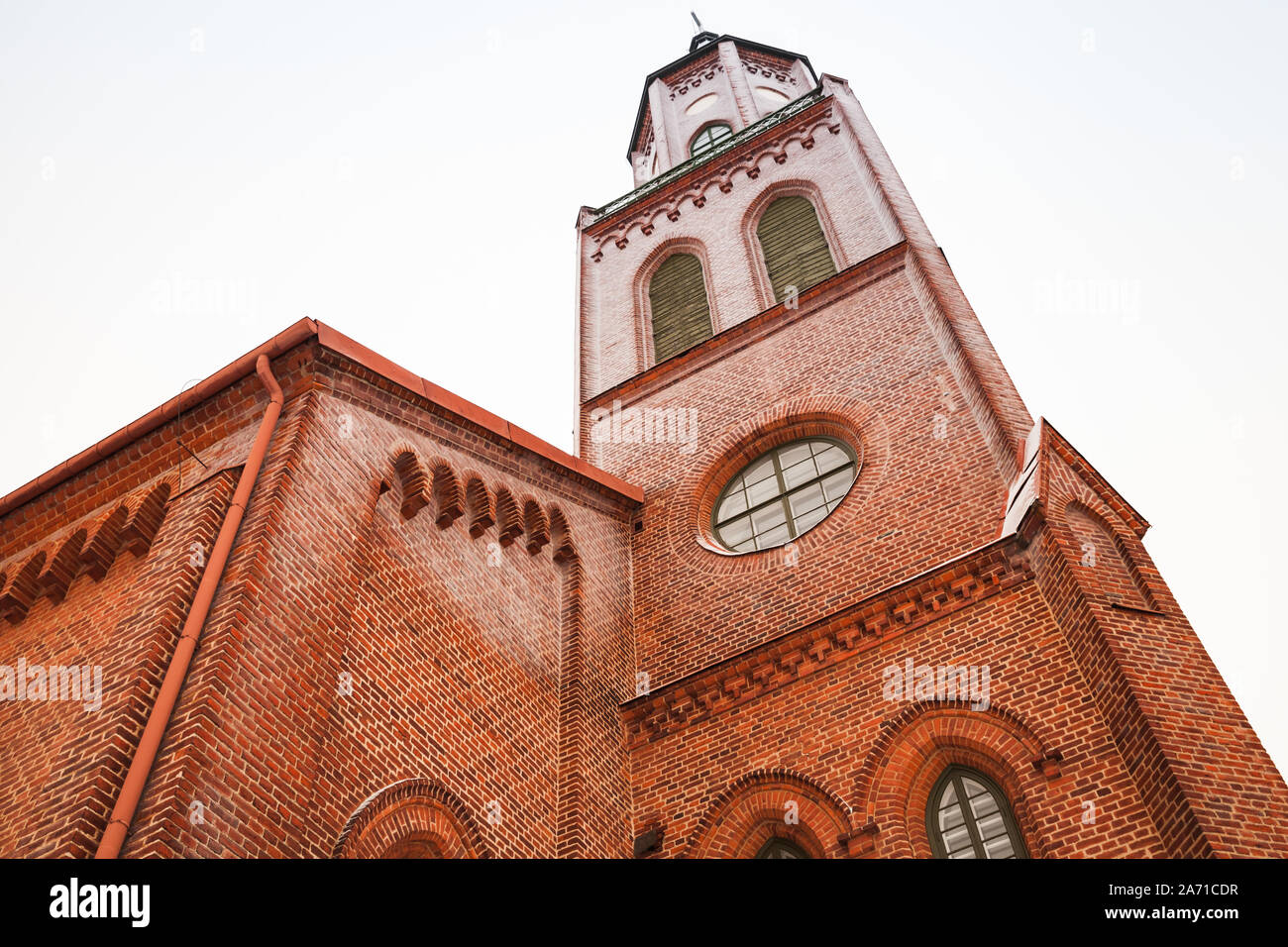 Savonlinna Kirche außen bei hellem bewölkten Himmel, Finnland Stockfoto